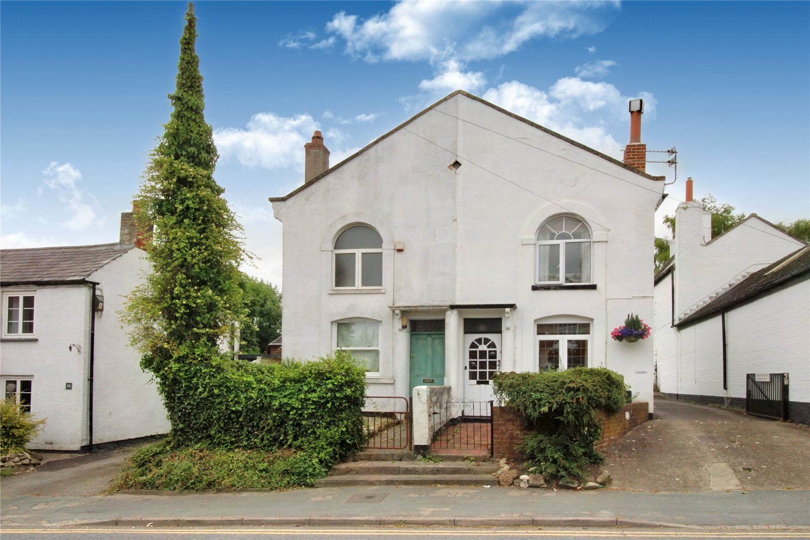 2 bed semidetached house for sale in High Street, Wroughton, Wiltshire