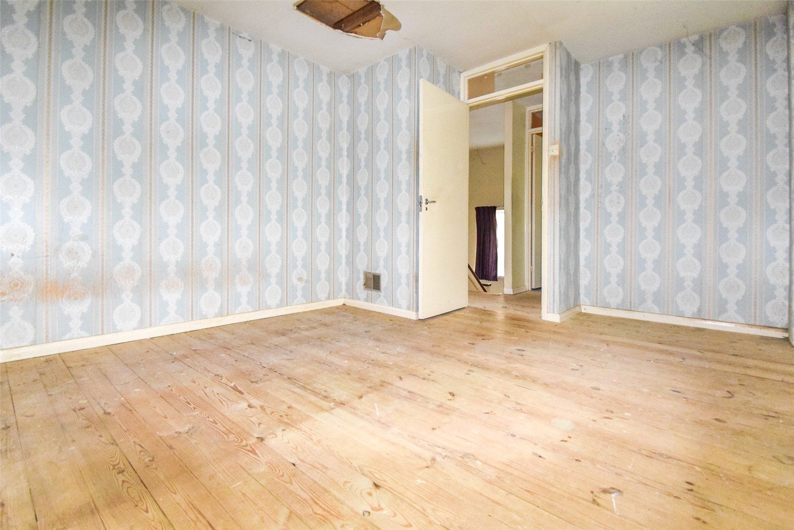 3 bed linkdetached house for sale in Weybridge Mead, Yateley