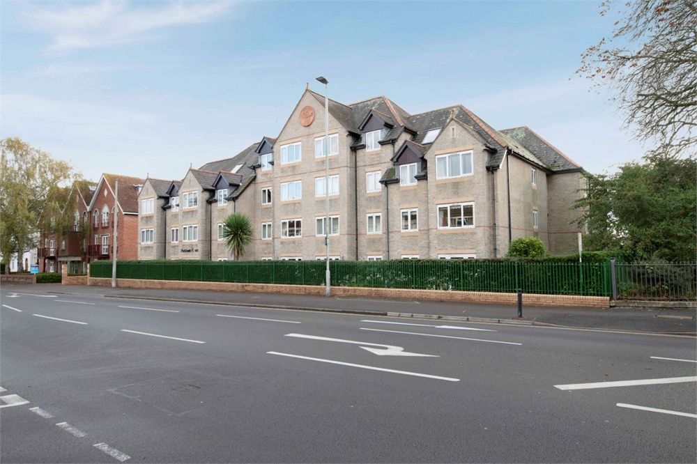 2 bed property for sale in 6872 Parkstone Road, Poole, Dorset BH15