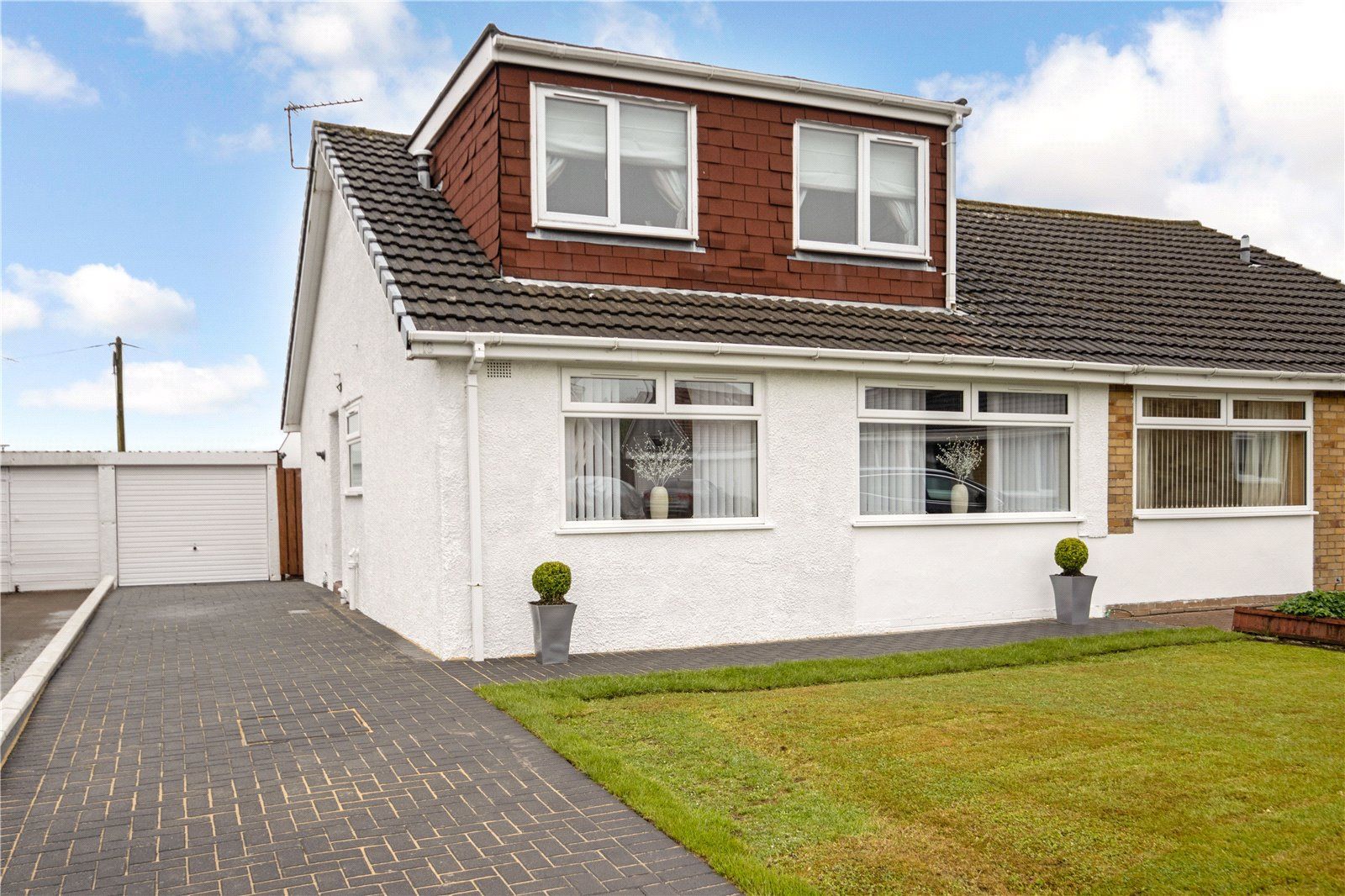 4 bed semidetached house for sale in Kingston Avenue, Neilston