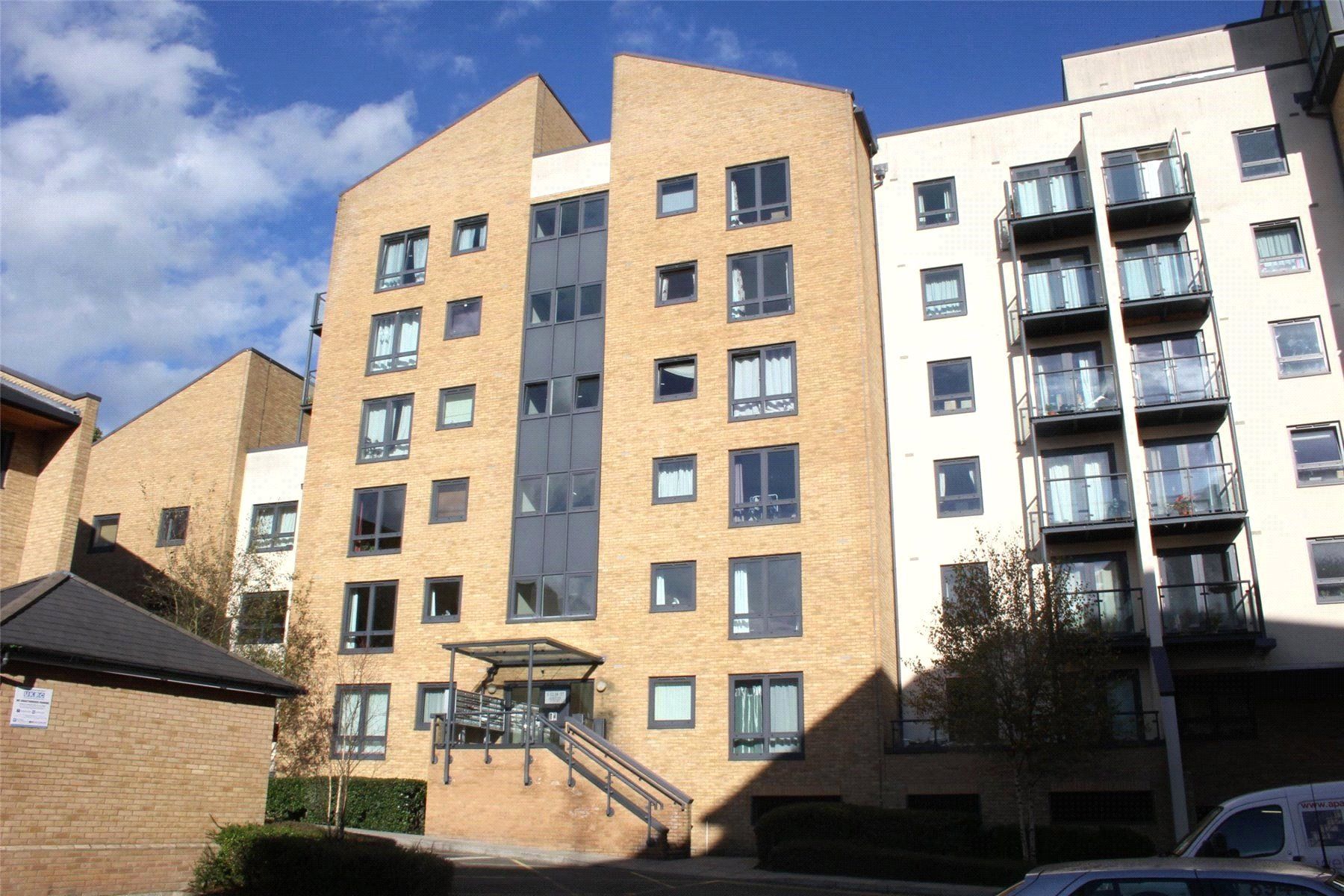2 bed flat for sale in Victoria Way, Woking GU21 Zoopla