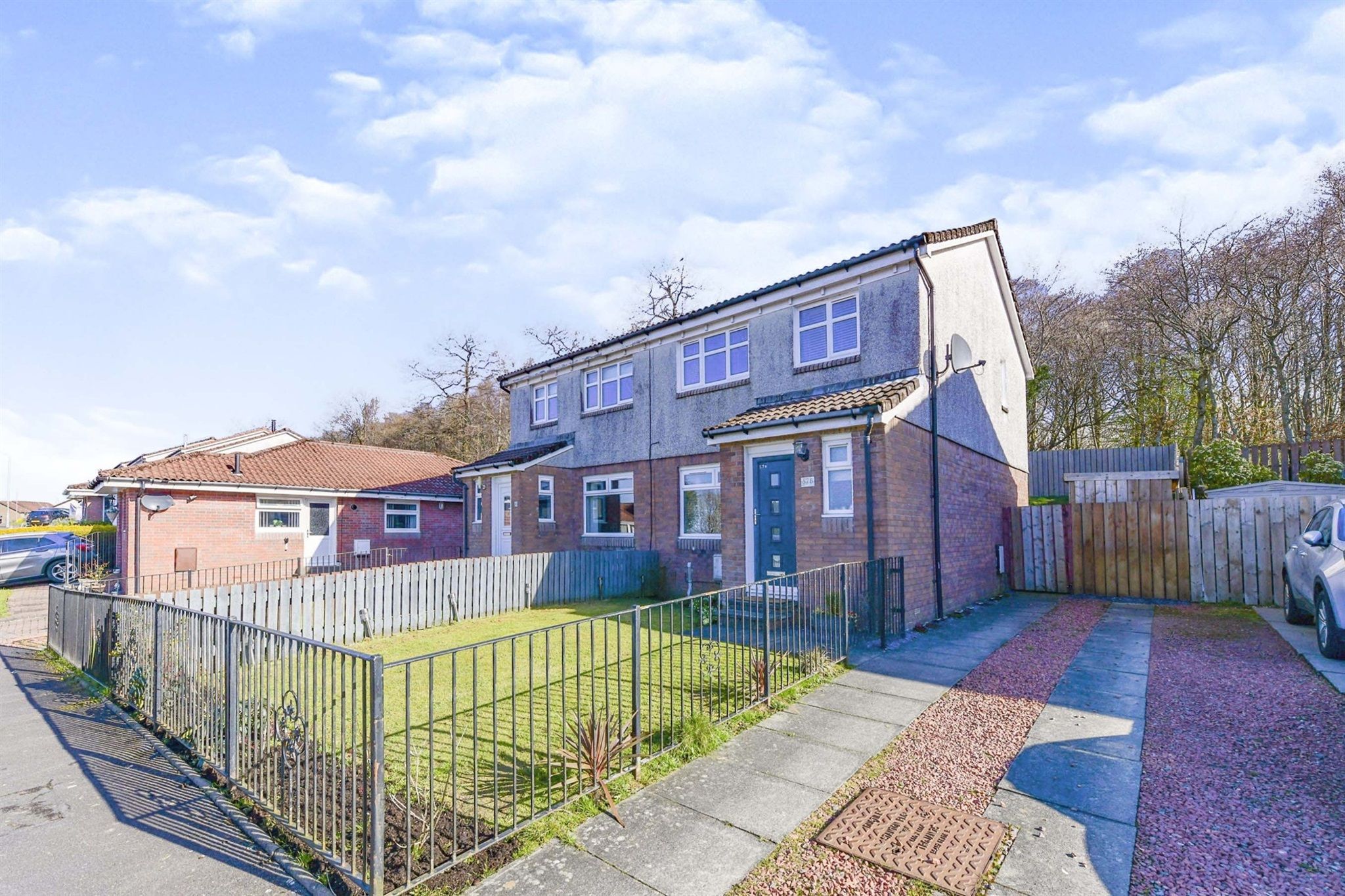 3 bed semidetached house for sale in Broomhill Crescent, Alexandria