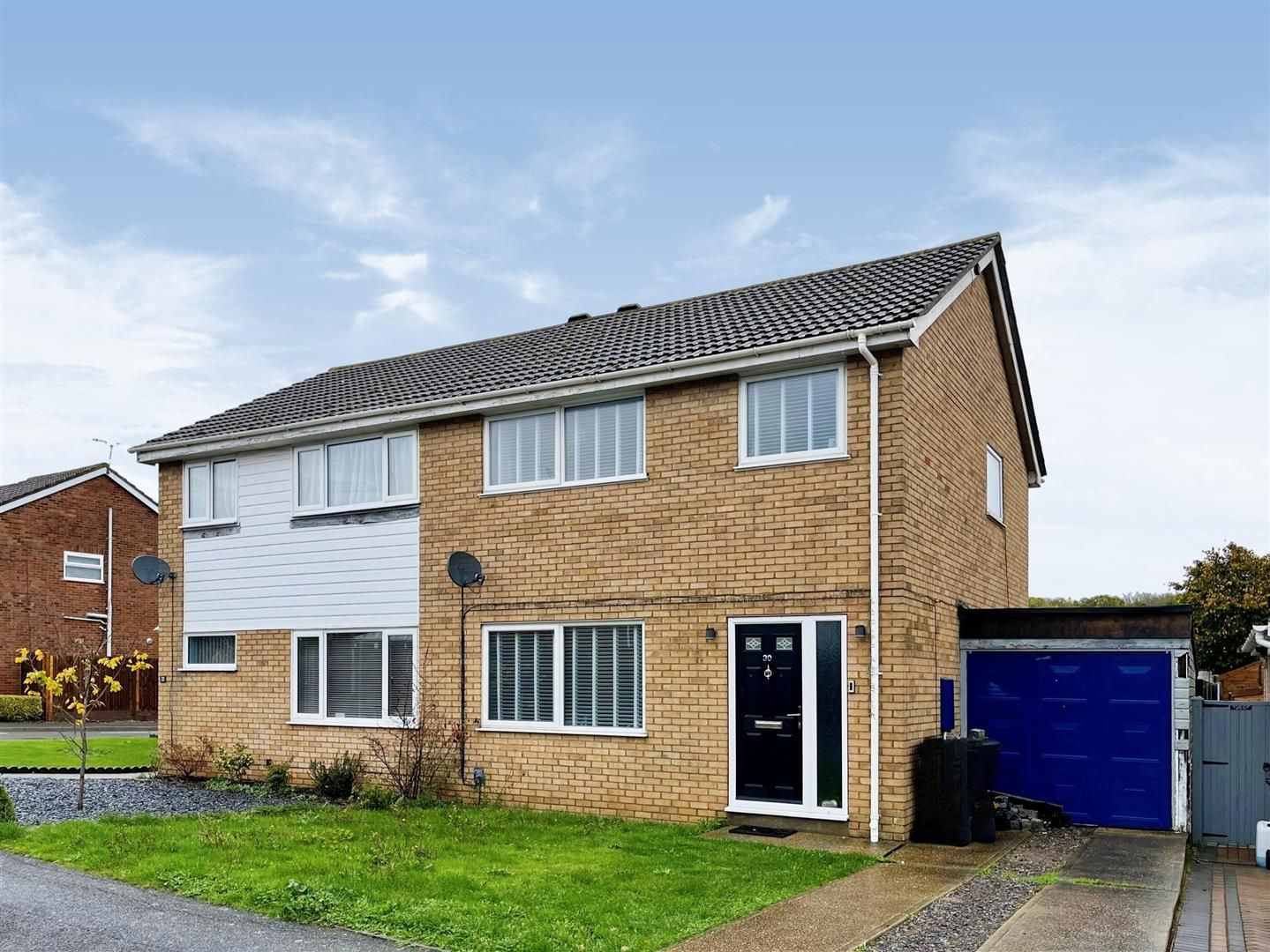 3 bed semidetached house for sale in Langney Drive, Singleton, Ashford