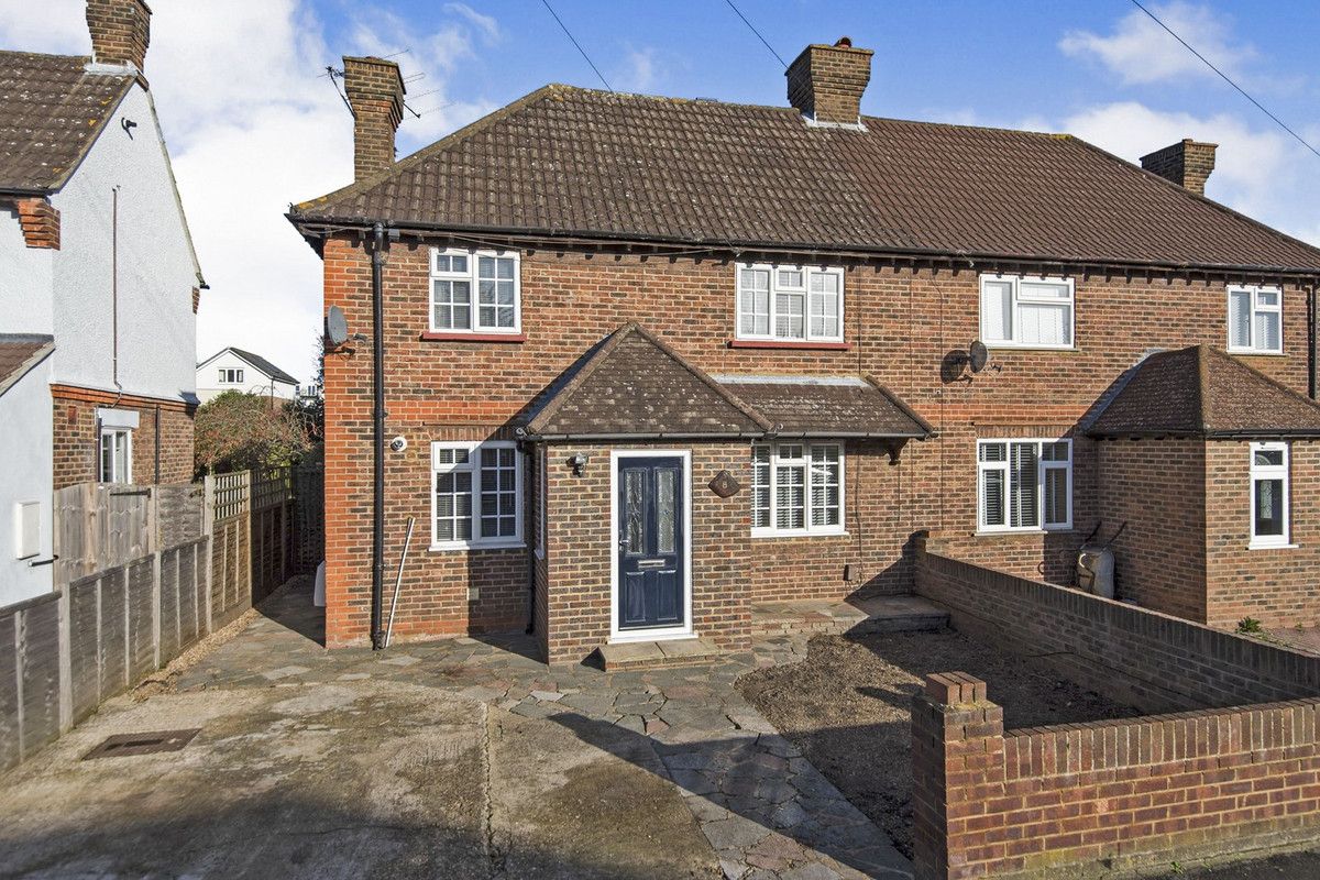 3 bed semidetached house for sale in Victory Park Road, Addlestone