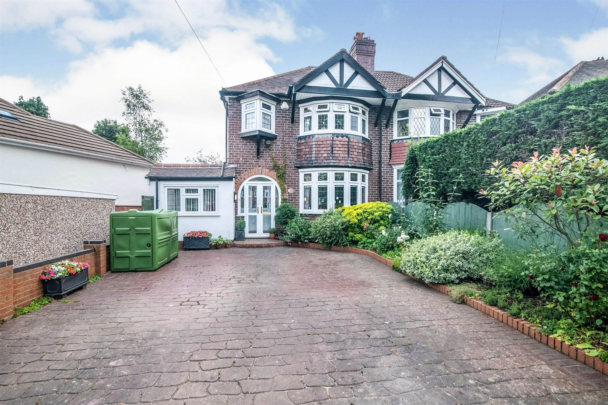 4 bed semidetached house for sale in Kiniths Crescent, West Bromwich