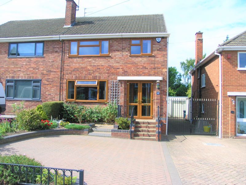 3 bed semidetached house for sale in Hollybank Grove, Hayley Green