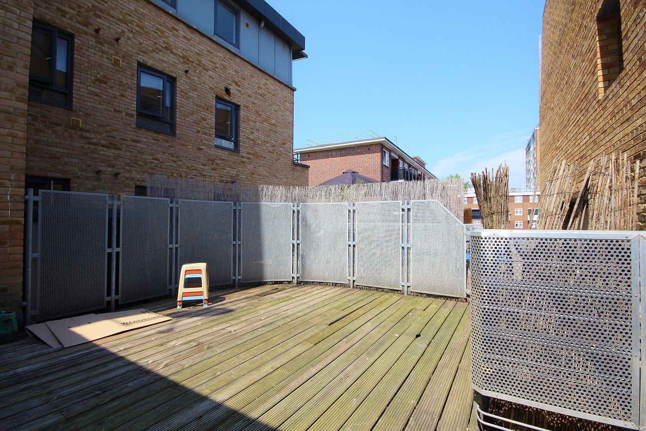 1 bed flat to rent in Eastern House, Wolverley Street, Bethnal Green E2