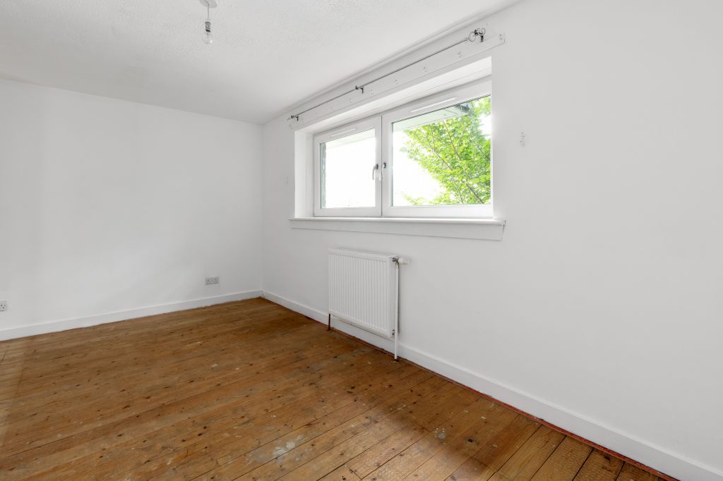 5/2 Northfield Grove, Northfield, Edinburgh EH8  