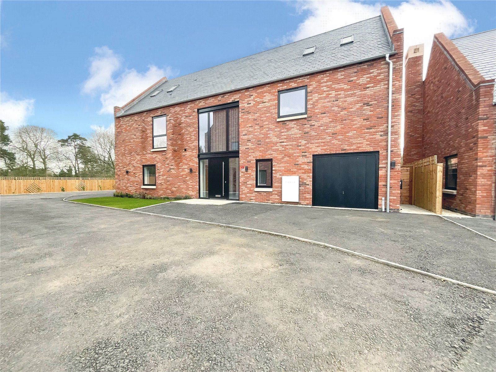 6 bed detached house to rent in Bonehill Park Estate, Tamworth