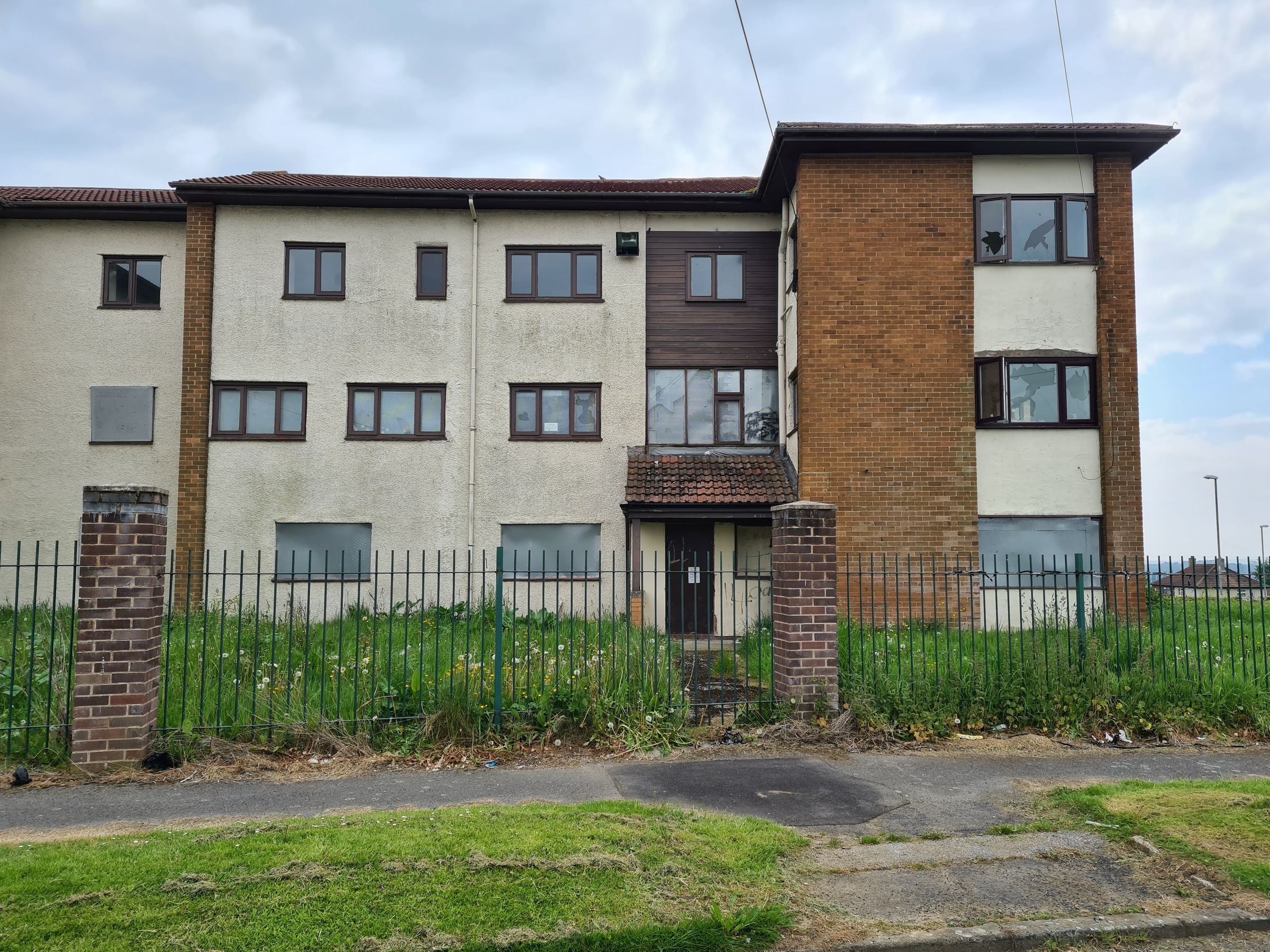 Apartment 4 Farnley House, Kingsdale Court, Leeds, West Yorkshire LS14  