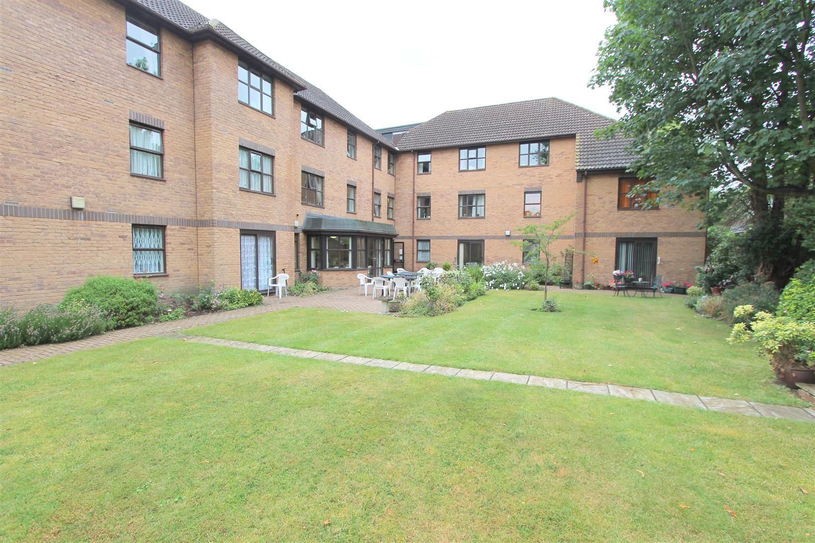 1 bed flat for sale in Cavendish Court, Holmwood Gardens, Wallington