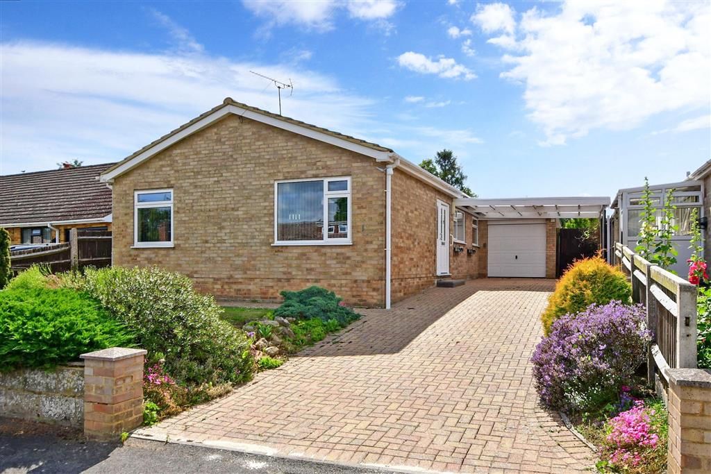 3 bed detached bungalow for sale in Dickens Close, Langley, Maidstone