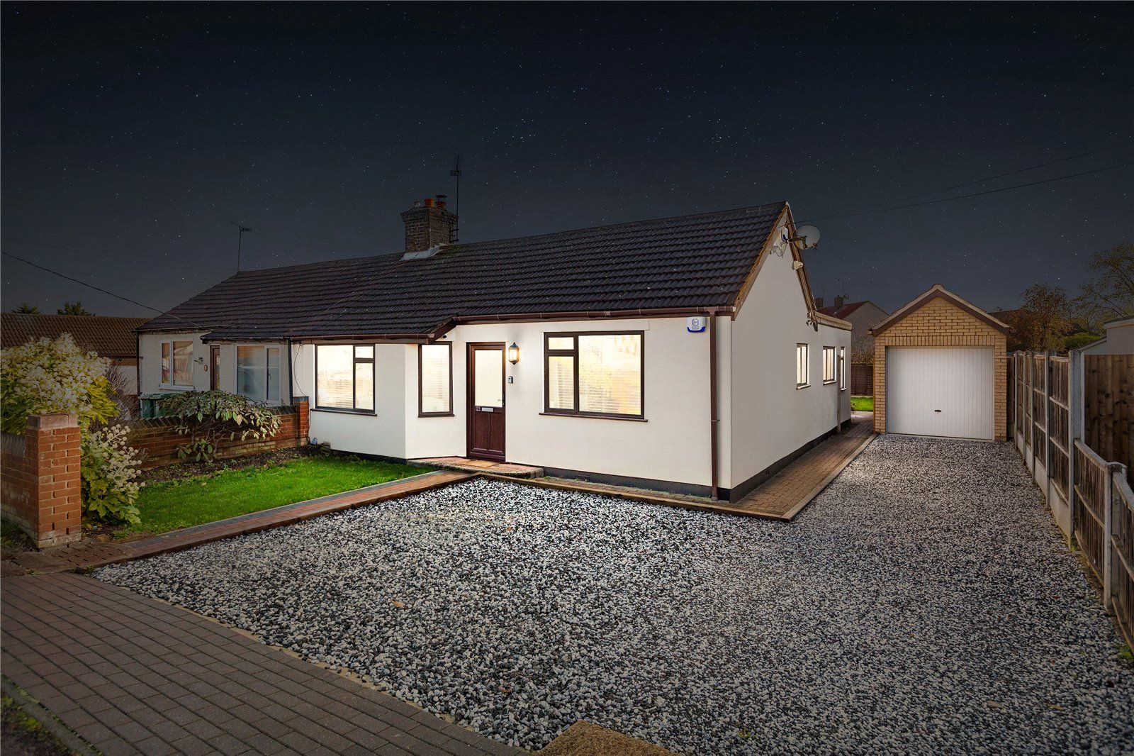 2 bed bungalow for sale in Basildon Drive, Laindon, Basildon SS15 Zoopla