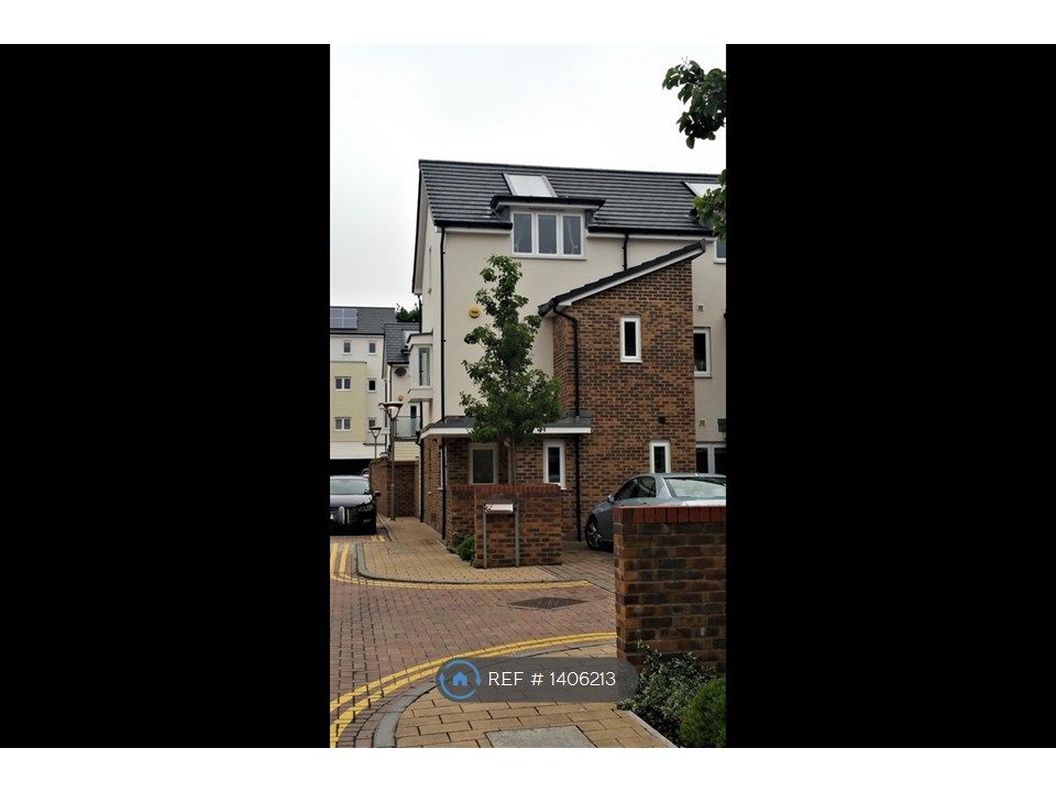 3 bed end terrace house to rent in Pyle Close, Addlestone KT15 Zoopla