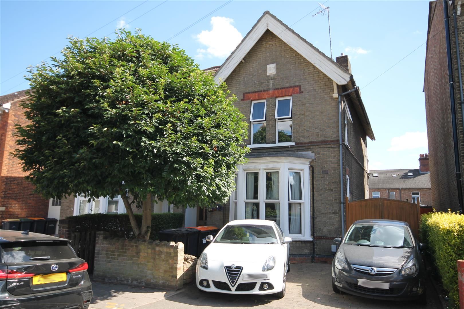 7 bed detached house for sale in Woburn Road, Bedford MK40 Zoopla