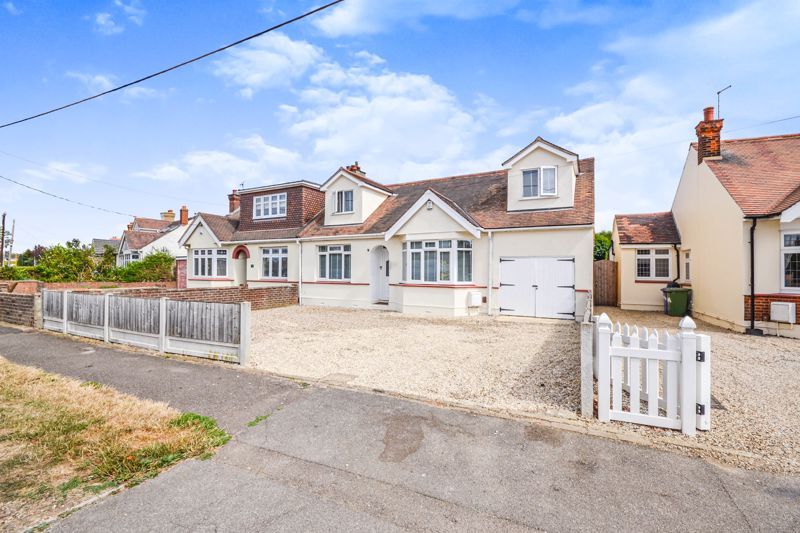 5 bed semidetached house for sale in Southend Road, Corringham