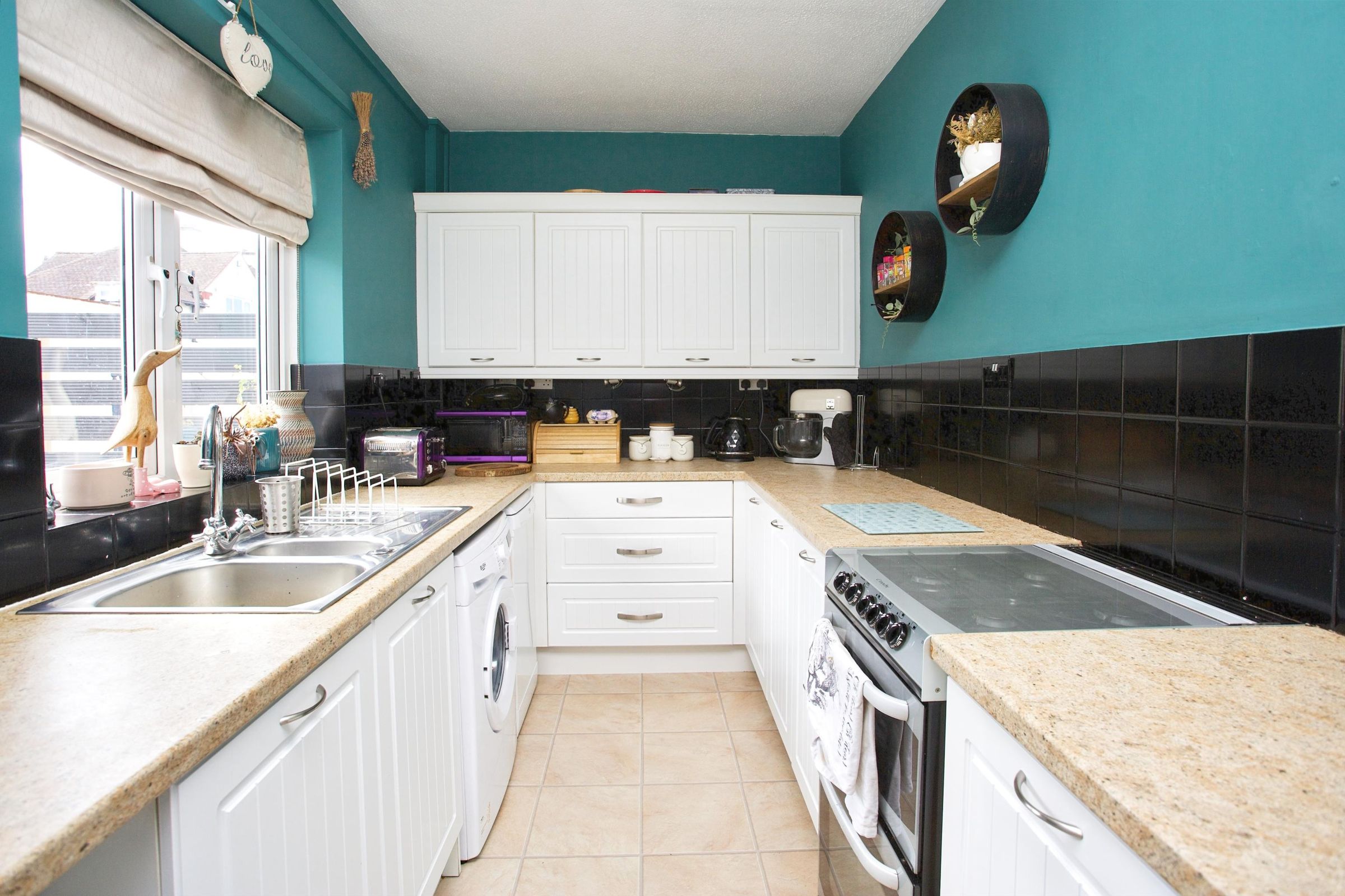 2 bed terraced house for sale in Kings Road, LeeOnTheSolent