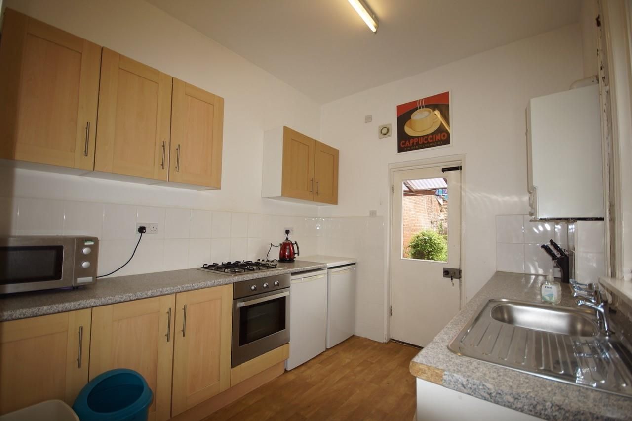 5 bed shared to rent in Lawrence Road, Southsea PO5 Zoopla