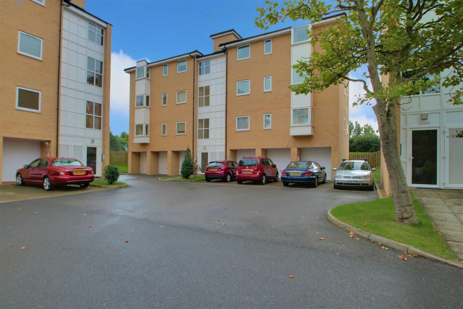 2 bed flat for sale in Calvie Croft, Hodge Lea, Milton Keynes MK12 Zoopla