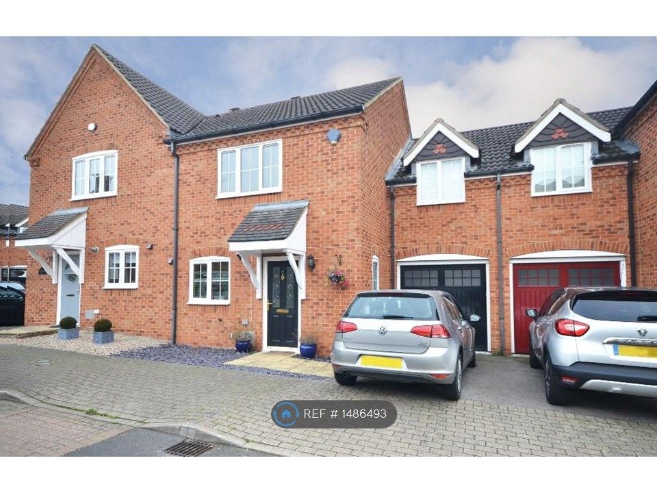 3 bed terraced house to rent in Faraday Drive, Shenley Lodge, Milton