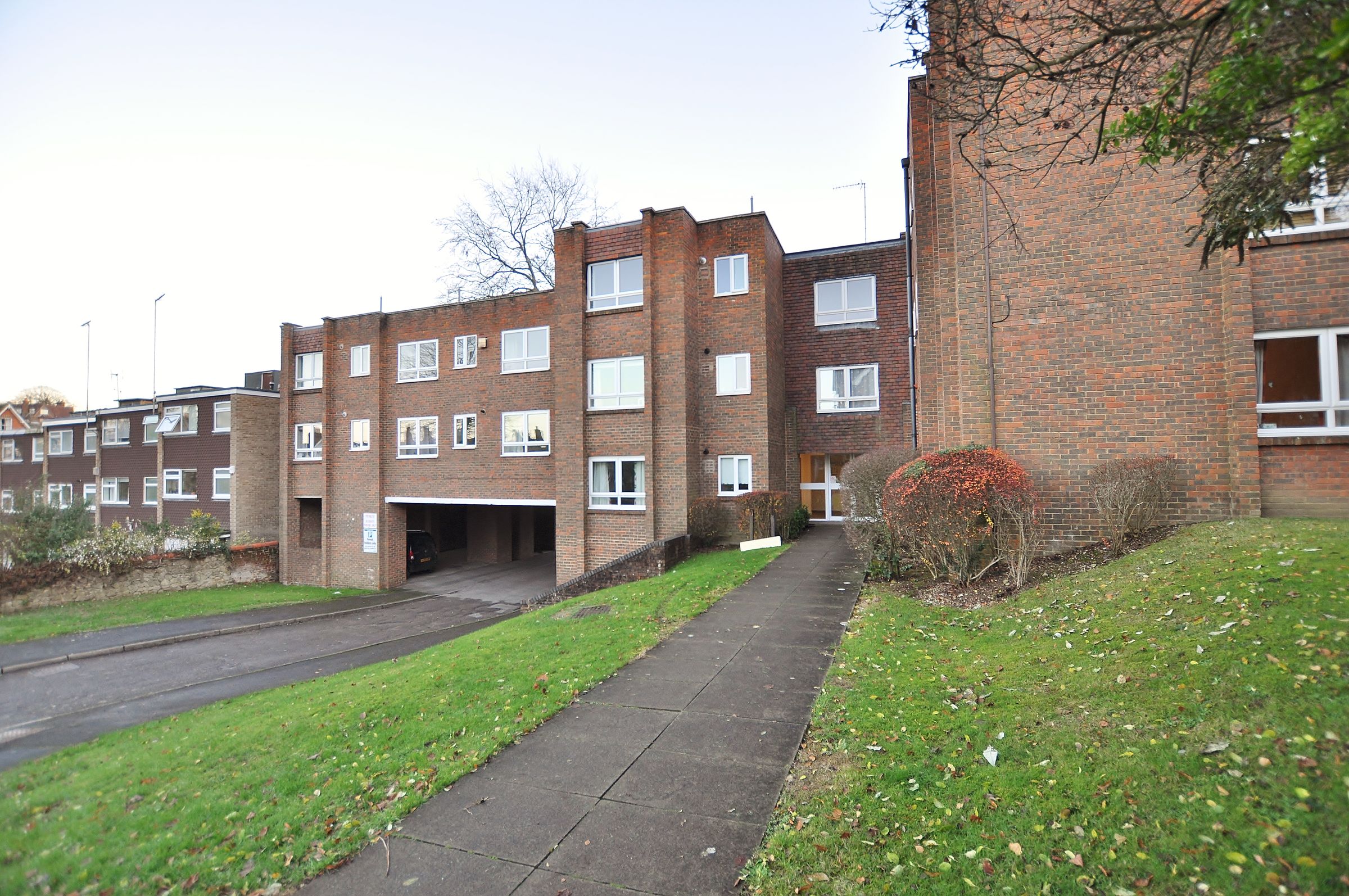 1 bed flat to rent in Harvey Lodge, Harvey Road, Guildford, Surrey GU1 Zoopla