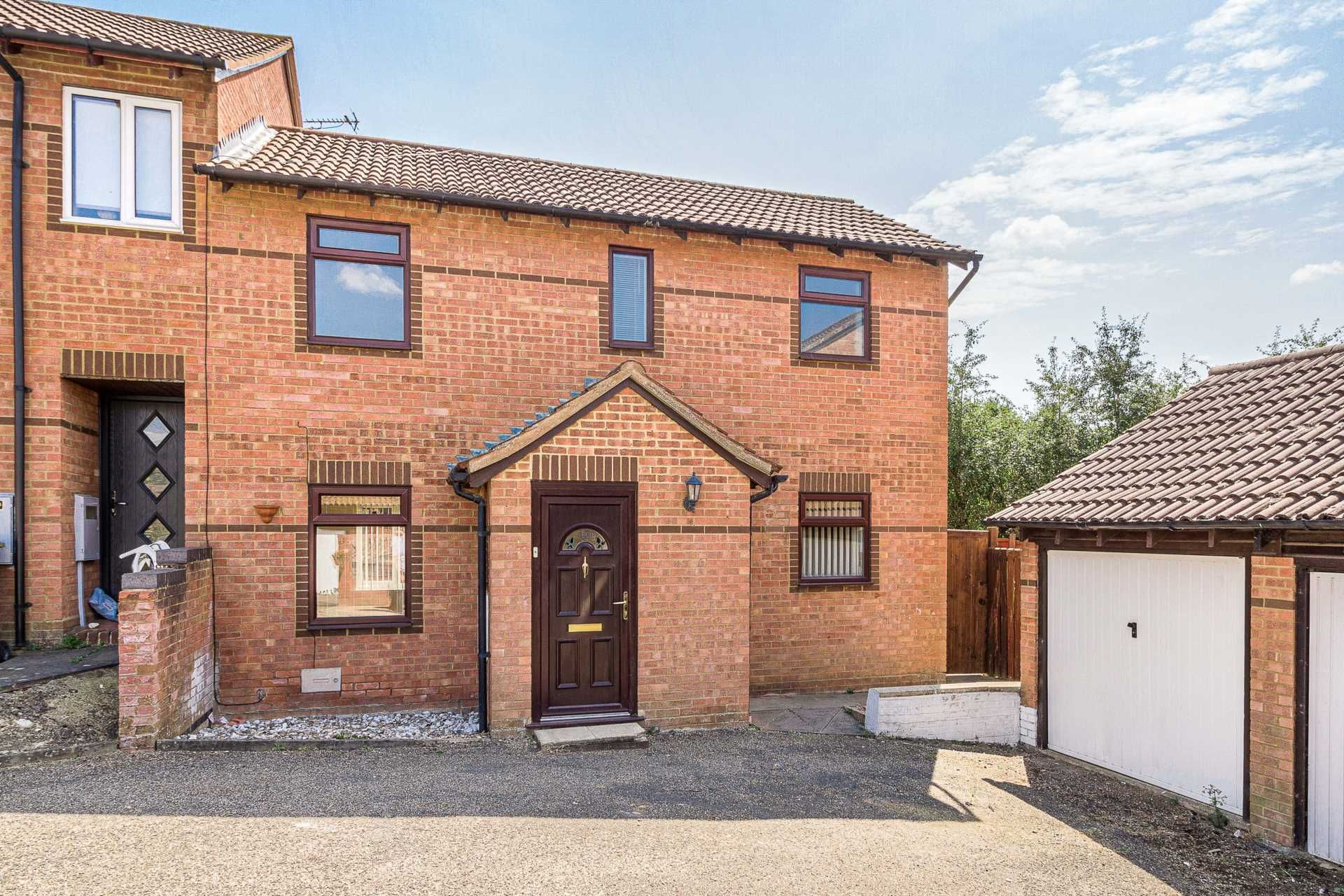 3 bed end terrace house for sale in Hexham Gardens, Bletchley MK3 Zoopla