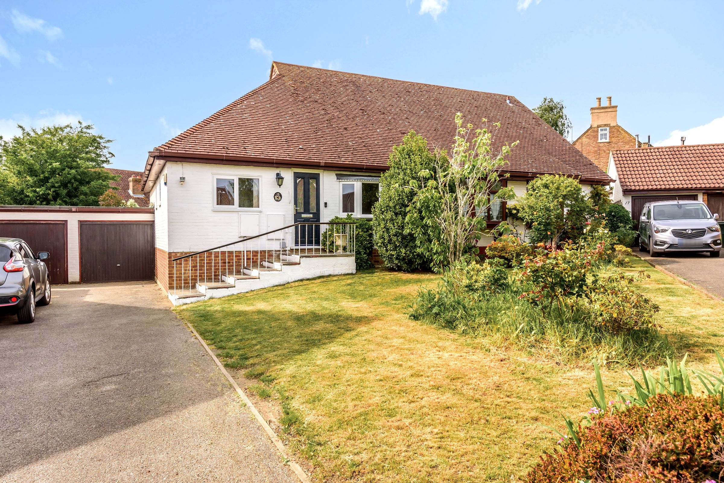 2 bed semidetached bungalow for sale in Wingrove Drive, Weavering