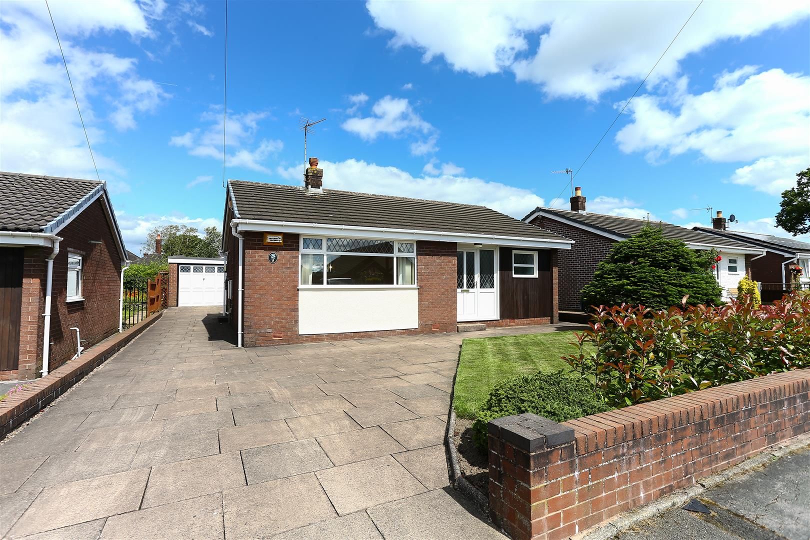 2 bed detached bungalow for sale in Denbigh Close, Knypersley, StokeOn