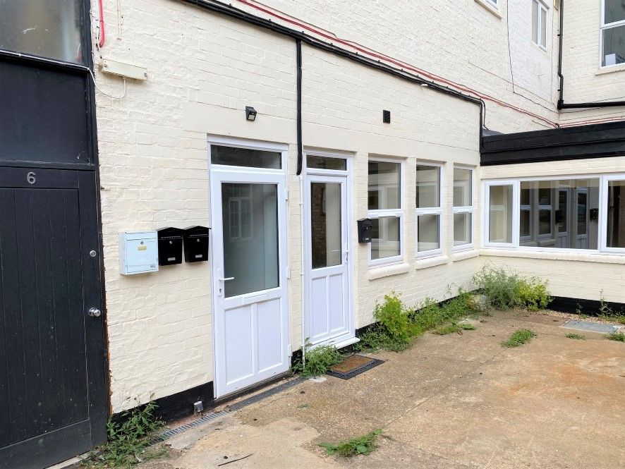 Flat 3, 8 Tithe Barn Road, Wellingborough, Northamptonshire NN8