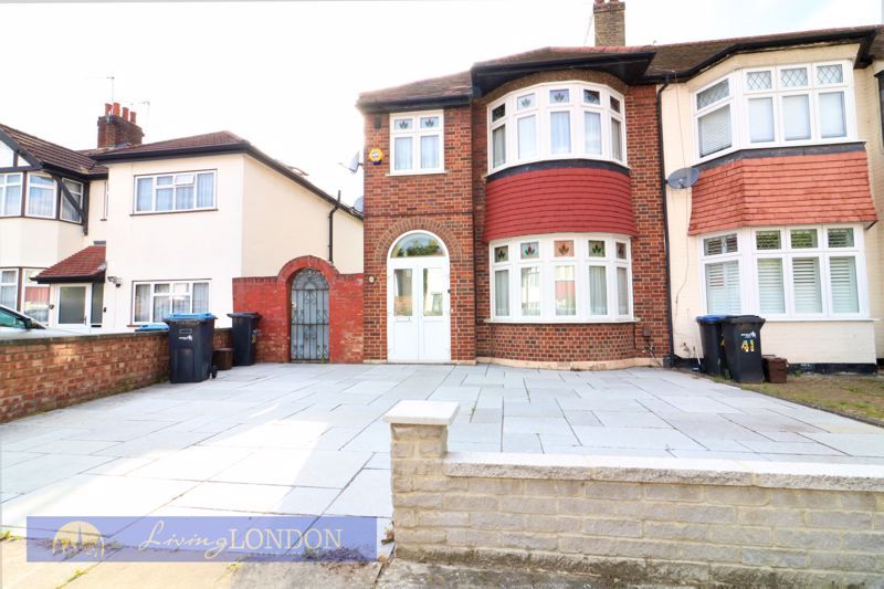 3 bed terraced house for sale in The Larches, London N13 Zoopla