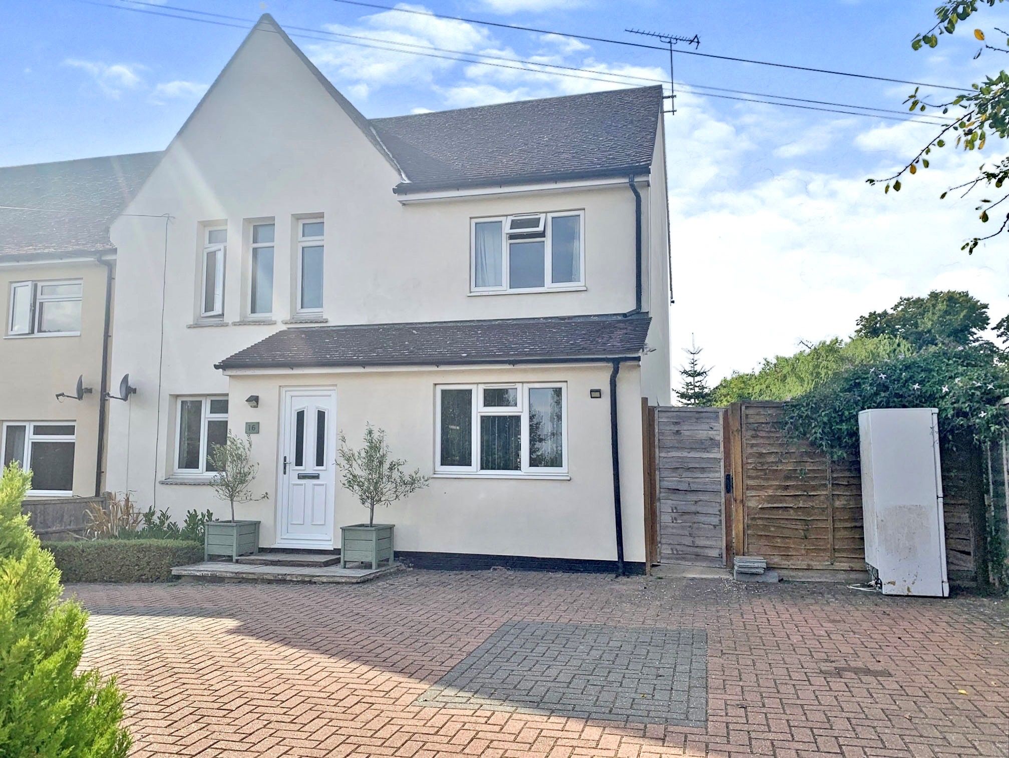4 bed end terrace house for sale in Hill View, Buckland, Buntingford