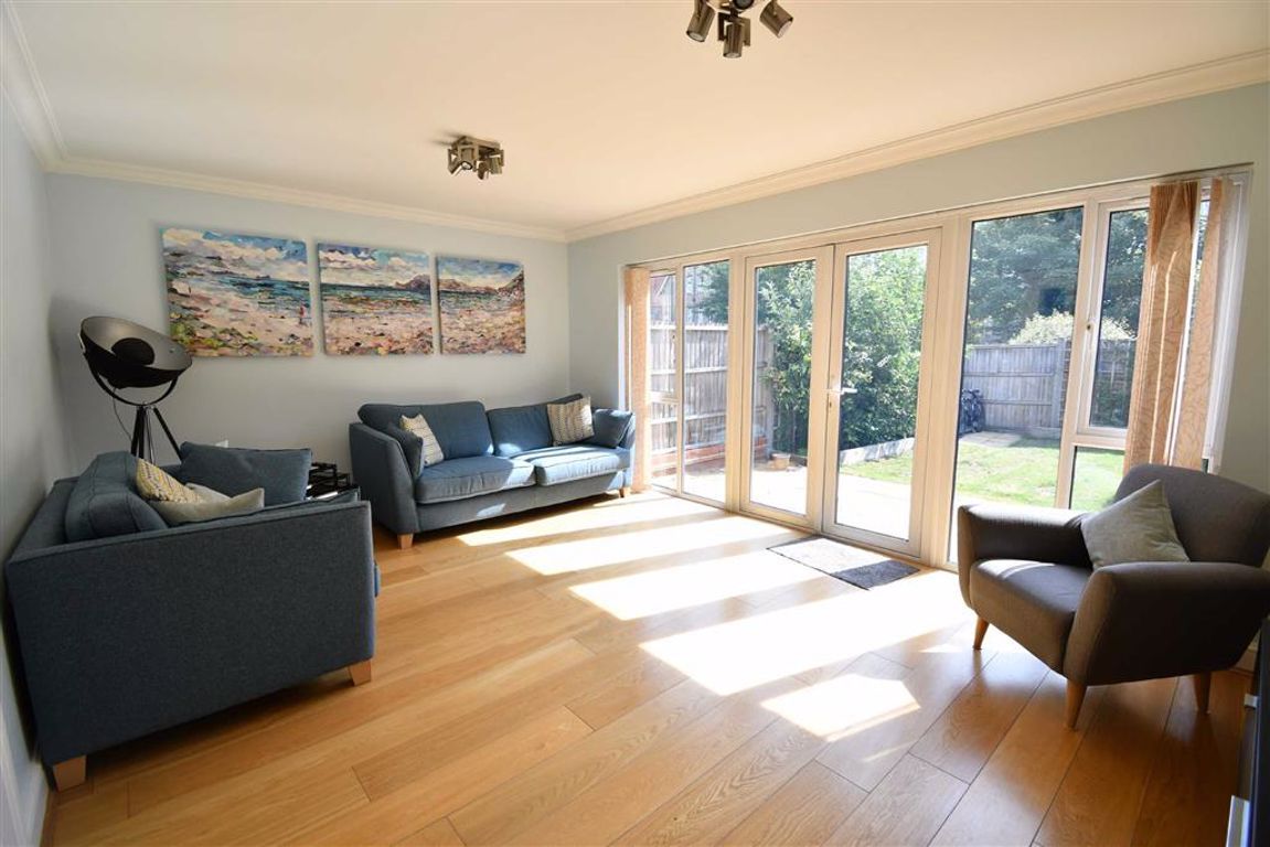 Dorie Mews, London N12  