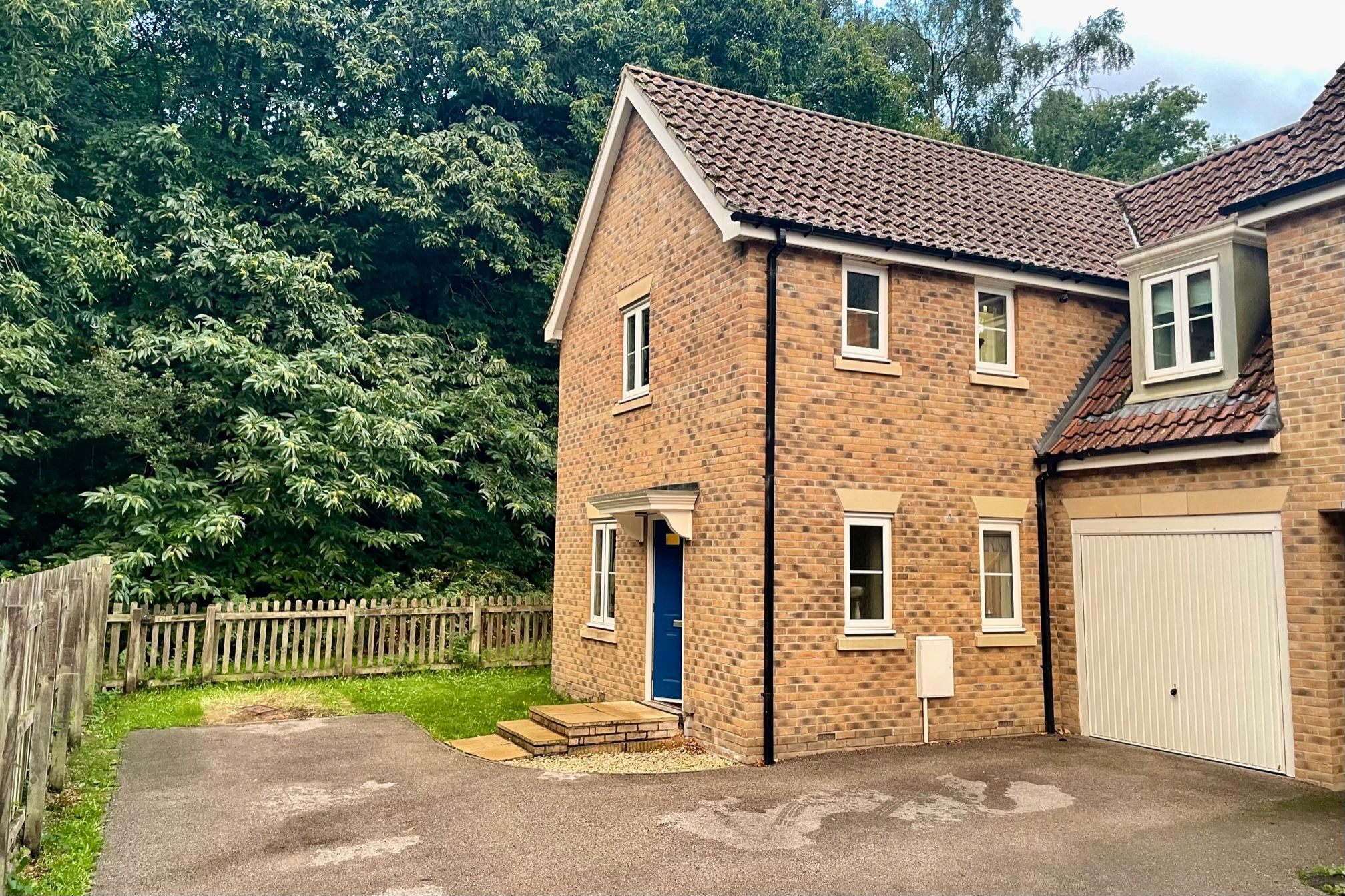 4 bed linkdetached house for sale in Evergreen Way, Mildenhall, Bury