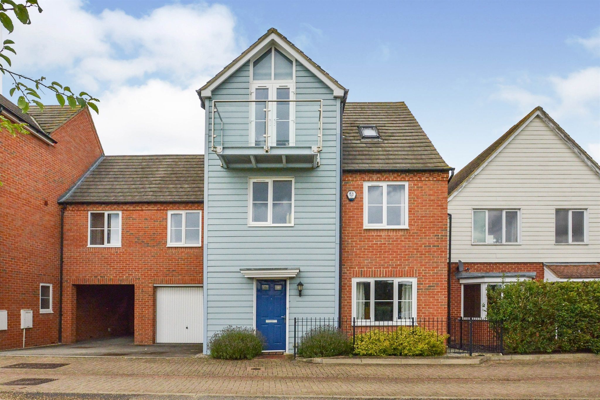 6 bed detached house for sale in Foxfield, Broughton, Milton Keynes