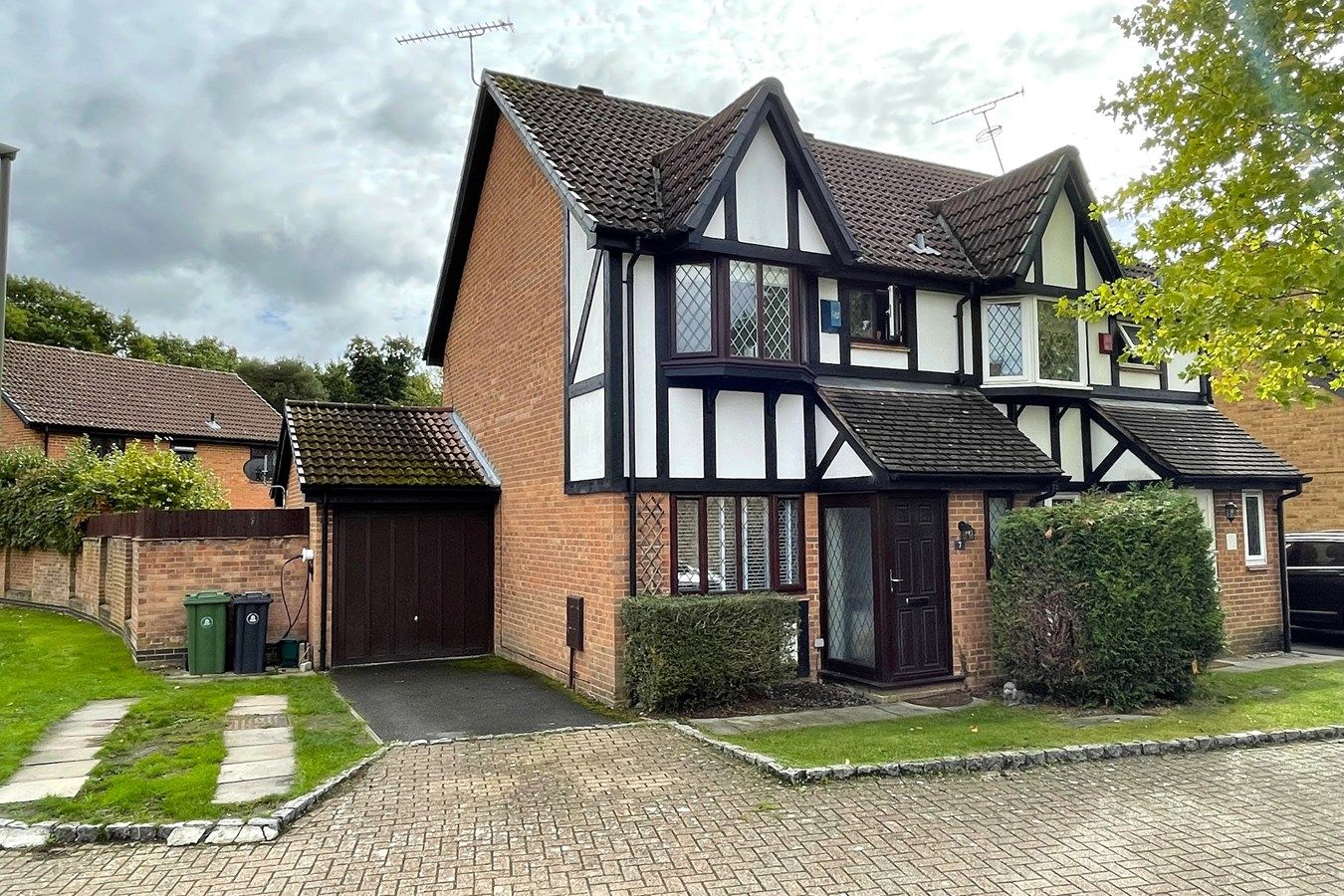 3 bed semidetached house for sale in Shire Close, Bagshot GU19 Zoopla