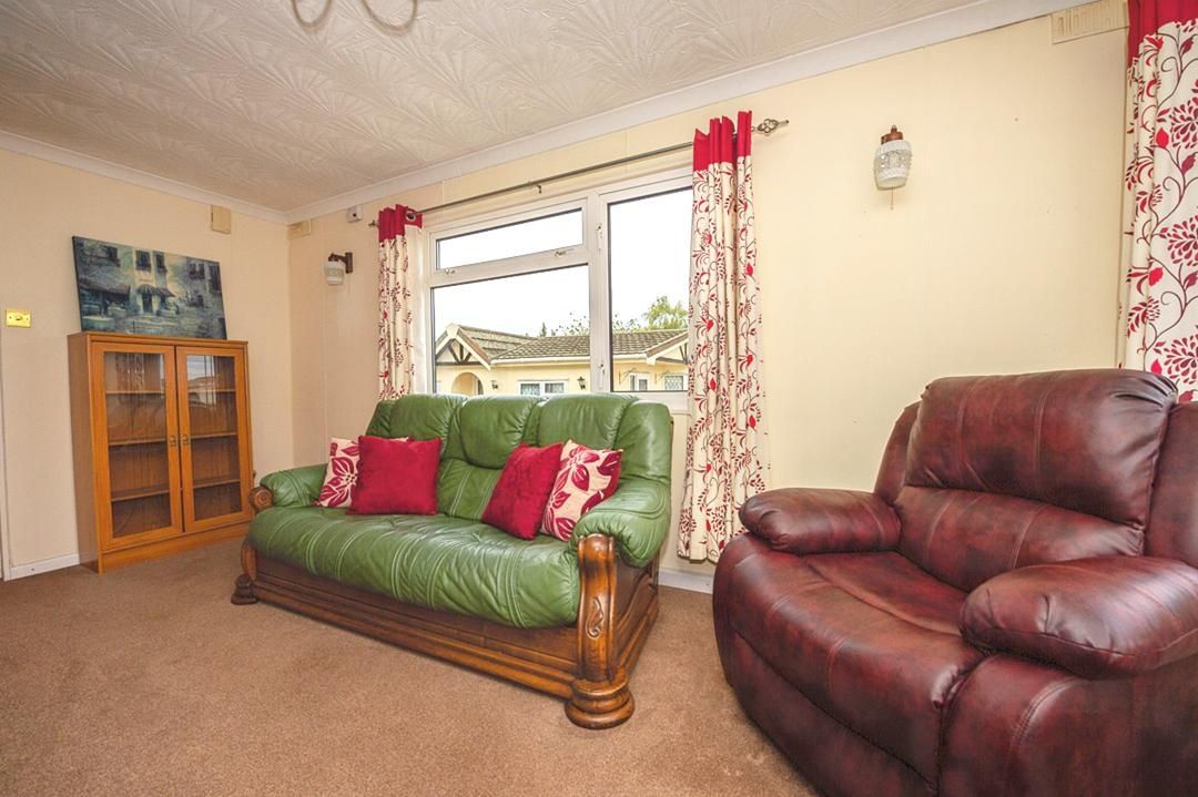 2 bed property for sale in Caddington Park, Skimpot Lane, Skimpot, Luton LU1 Zoopla