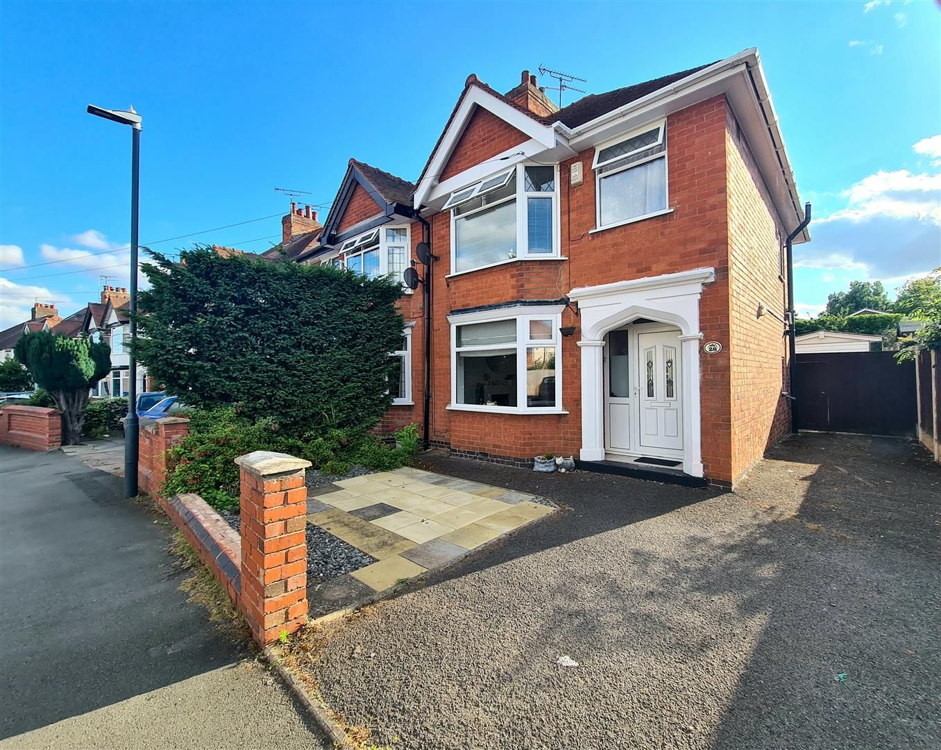 3 bed semidetached house for sale in Oakdene Crescent, Weddington