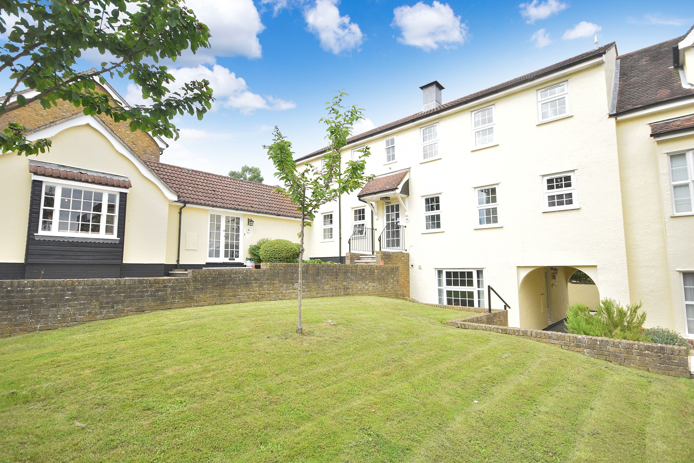 1 bed flat to rent in Cedar Court, Rye Street, Stortford, Herts