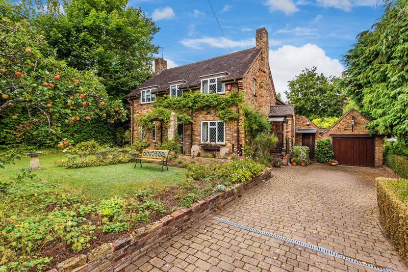 4 bed detached house for sale in Off The Ridgeway, Fetcham KT22 Zoopla