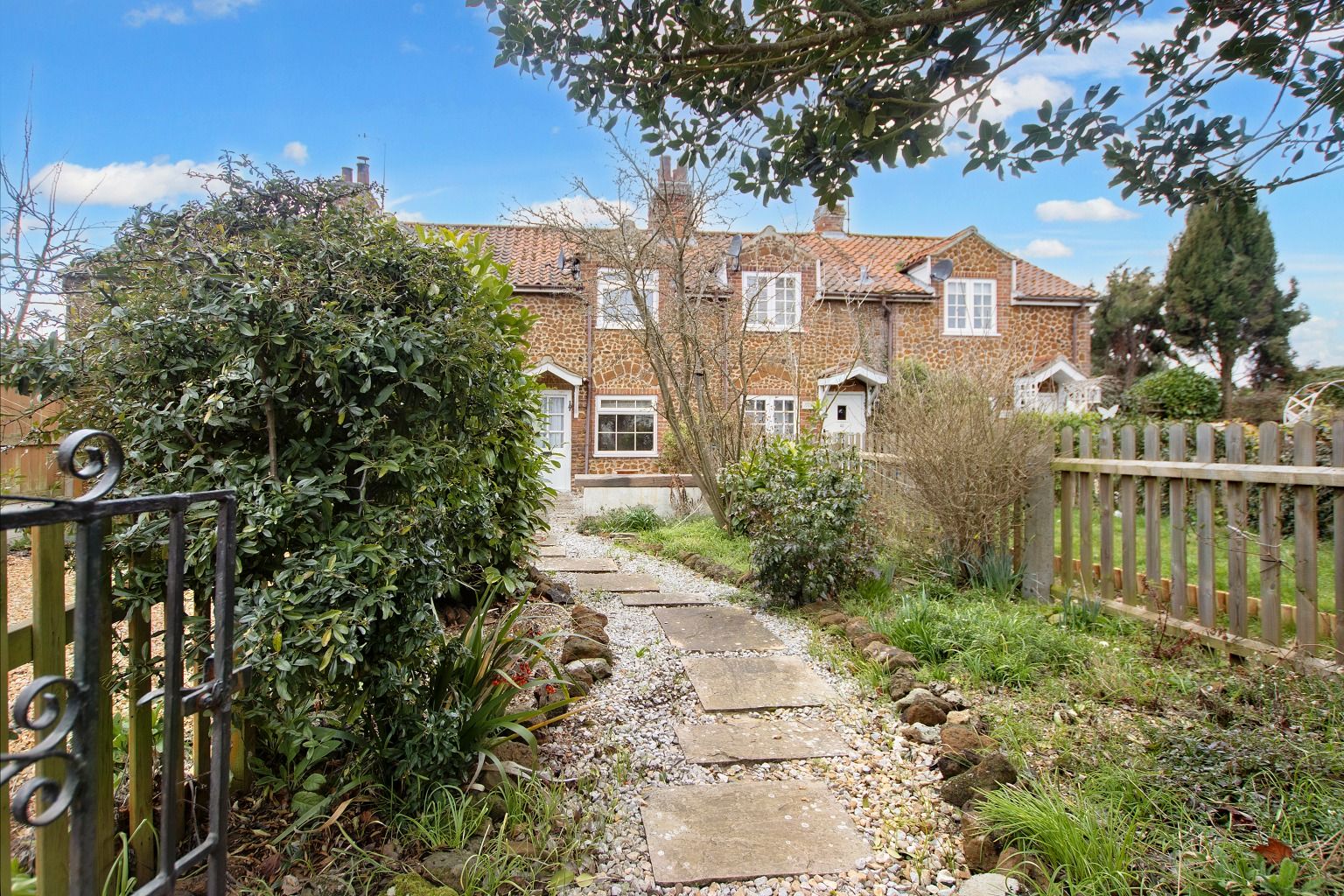 2 bed cottage for sale in Chapel Road, Dersingham, King's Lynn PE31