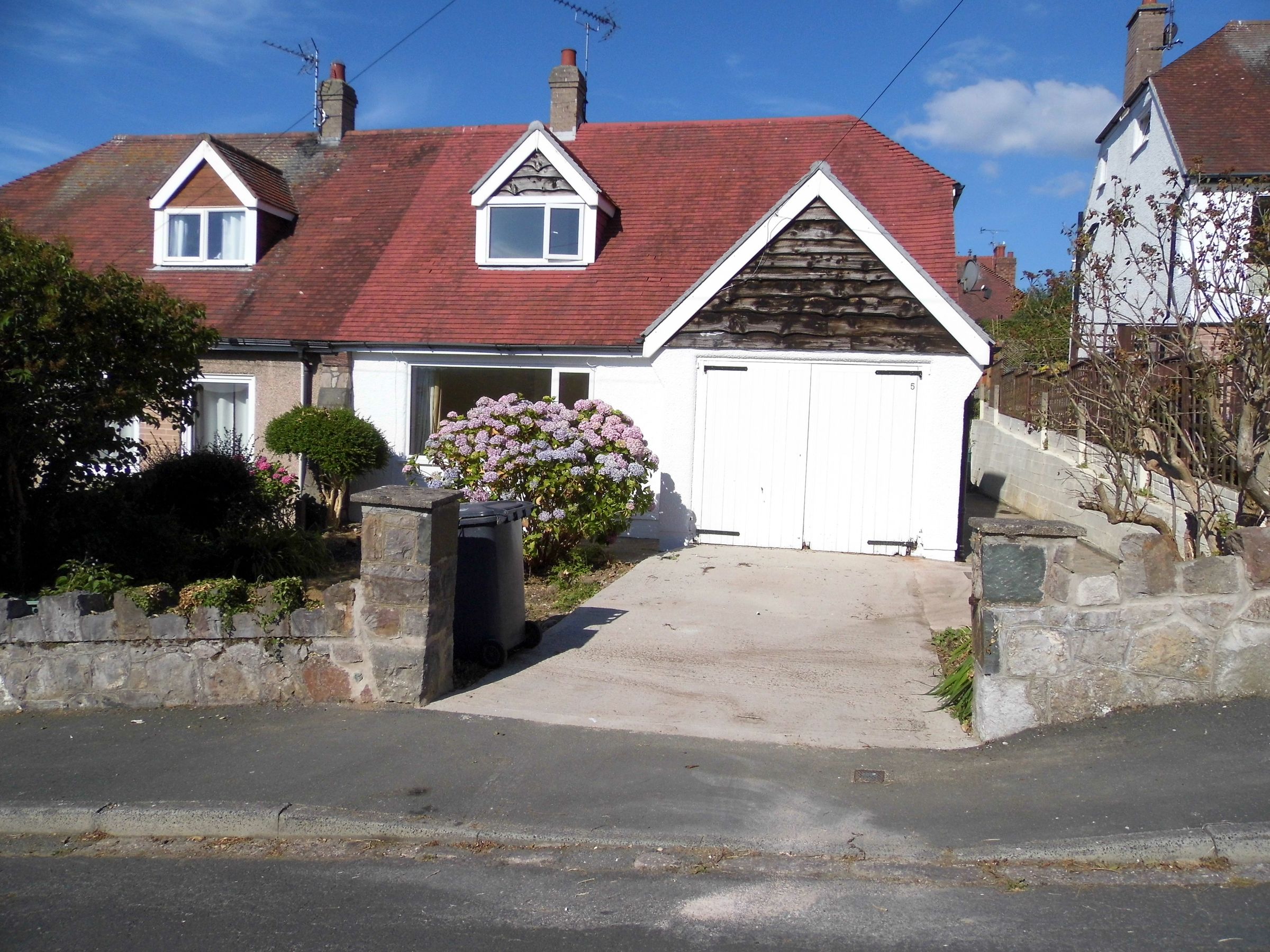 3 bed semidetached bungalow to rent in Wynn Crescent, Old Colwyn LL29