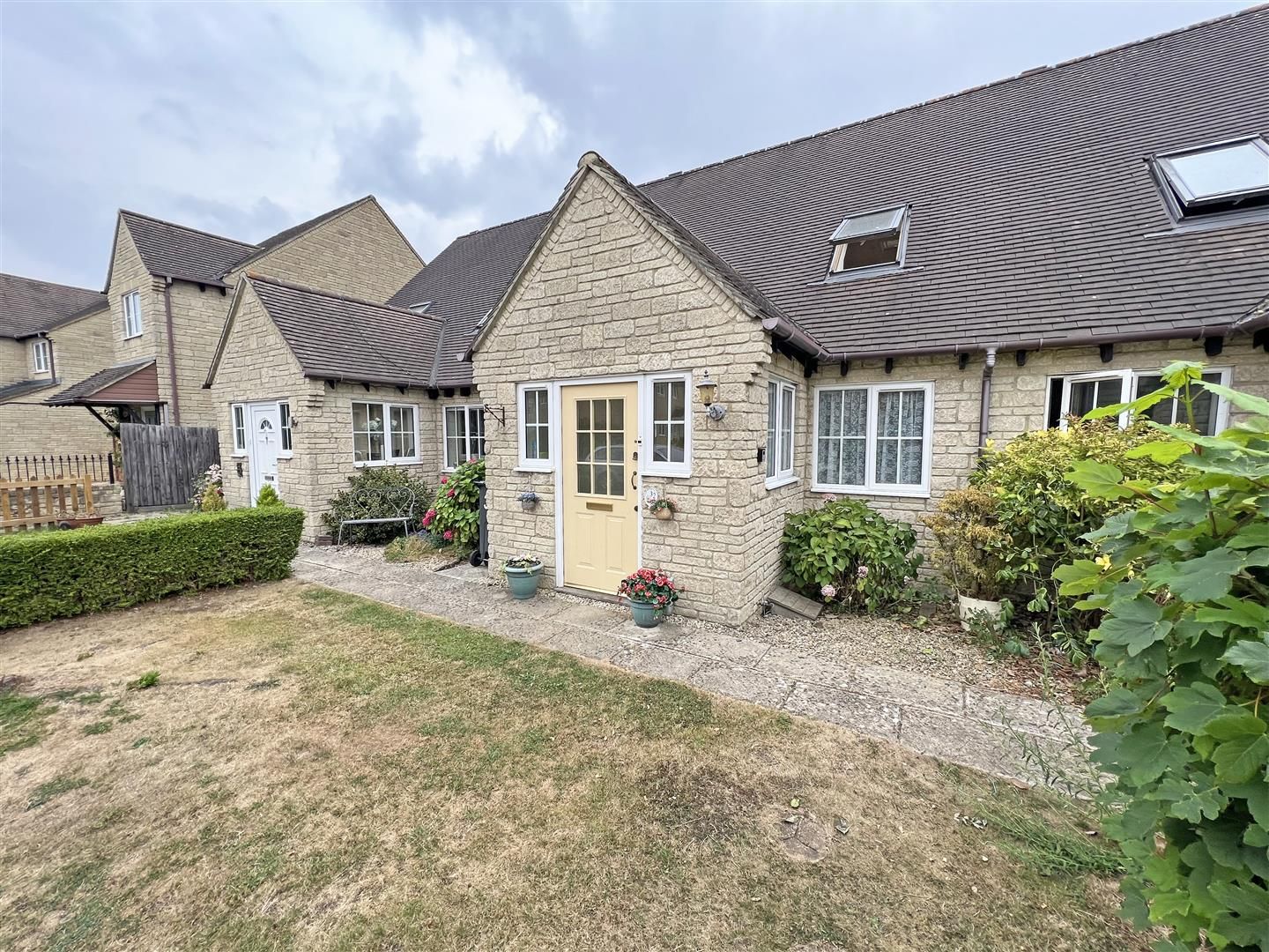 2 bed terraced bungalow for sale in Tanglewood Way, Chalford, Stroud GL6 Zoopla