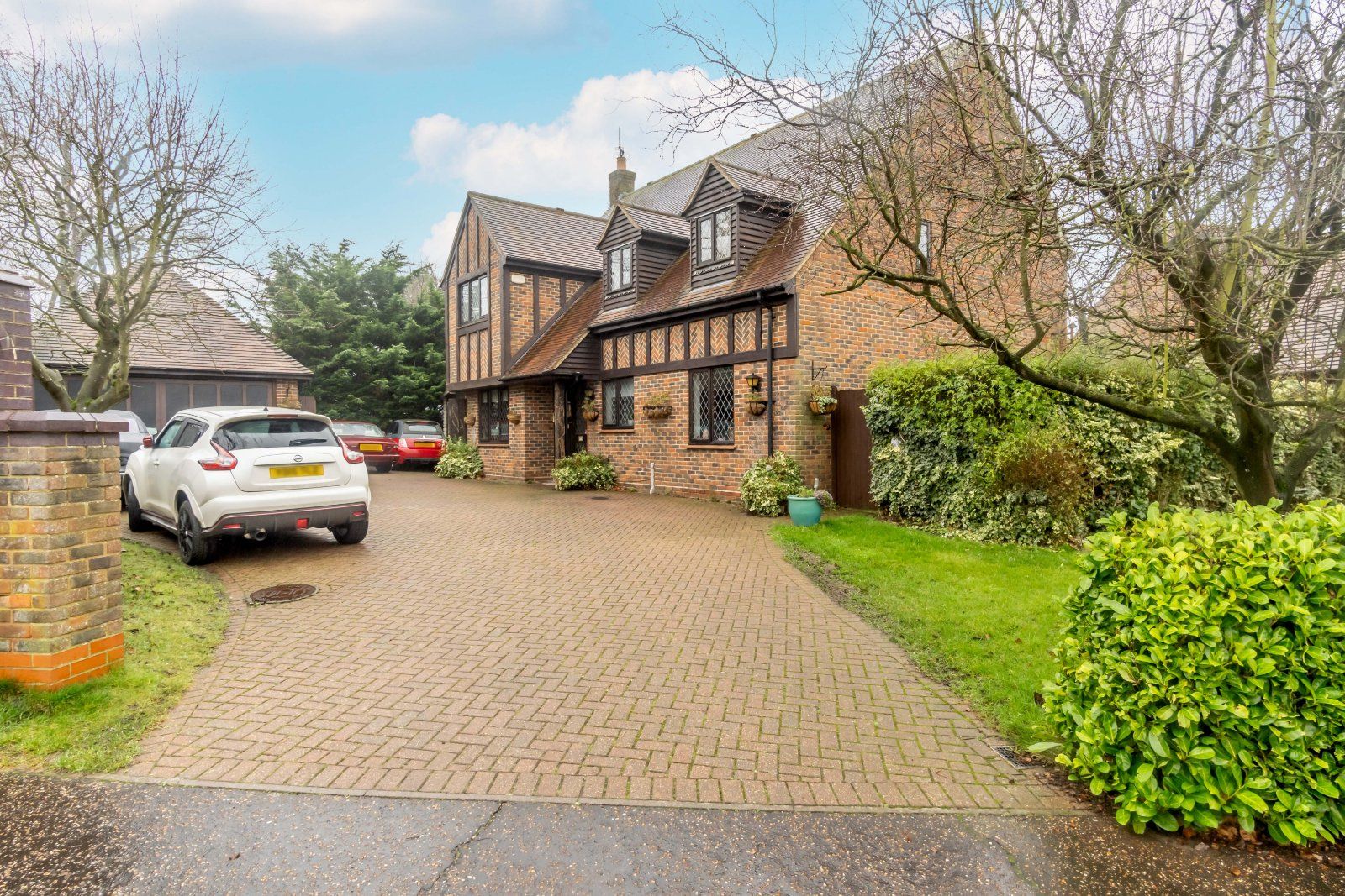 4 bed detached house for sale in High Meadow, Dunmow CM6 Zoopla