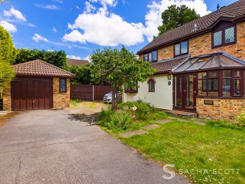 4 bed detached house for sale in Fairacres, Tadworth KT20 Zoopla