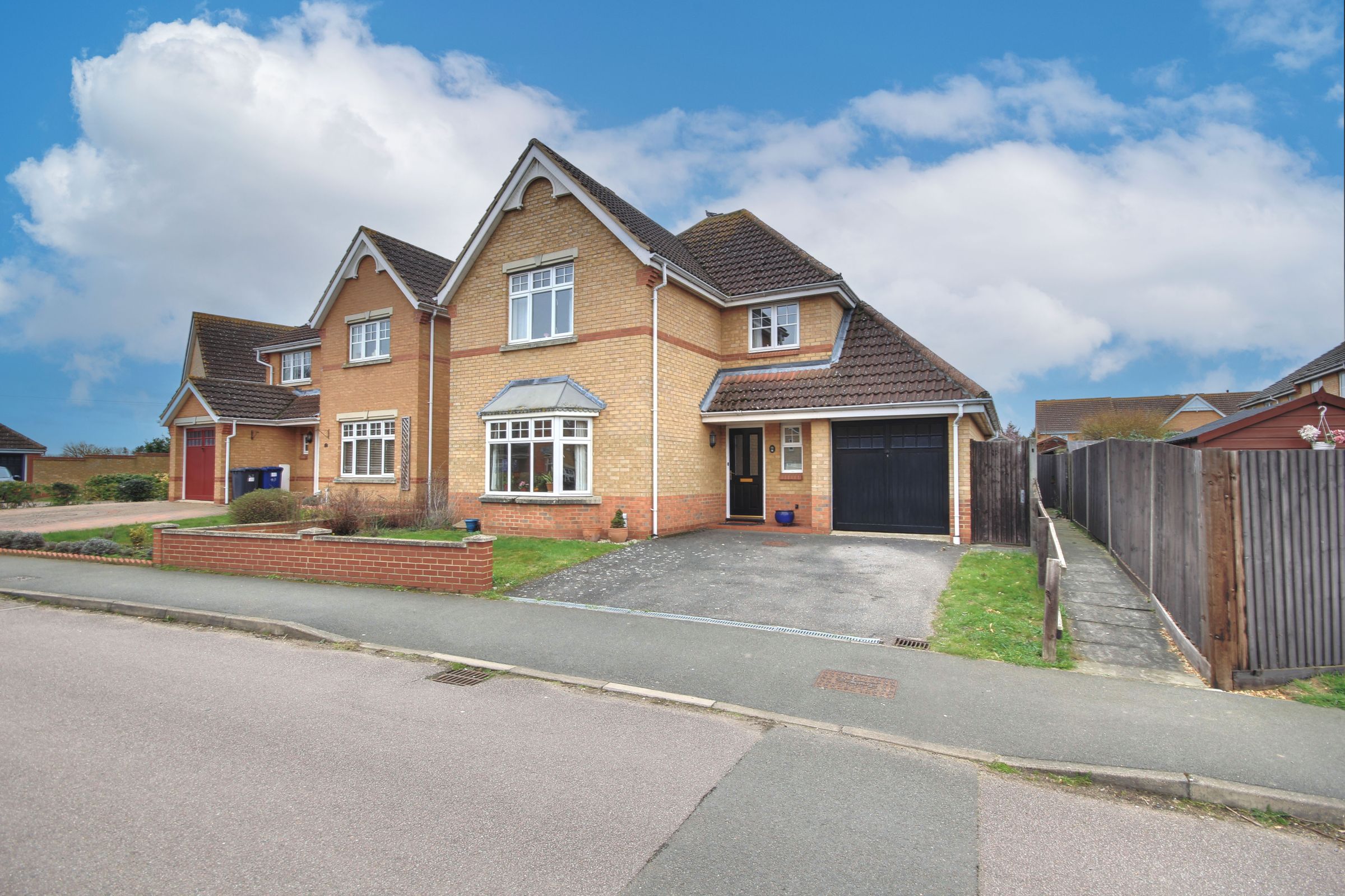 4 bed detached house for sale in Pitfield Close, Fenstanton, Huntingdon