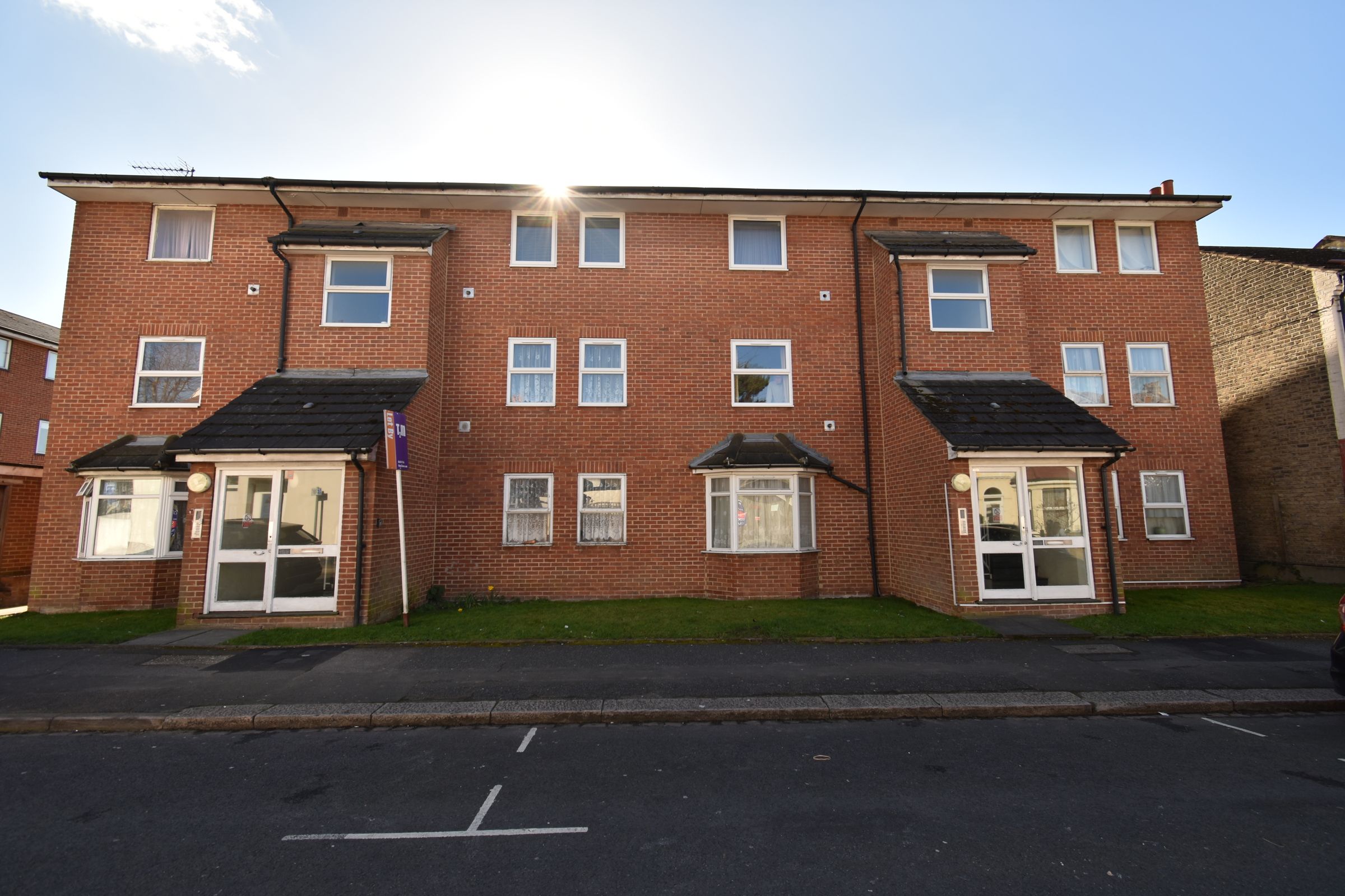 Crusoe Road, Tooting Borders CR4  