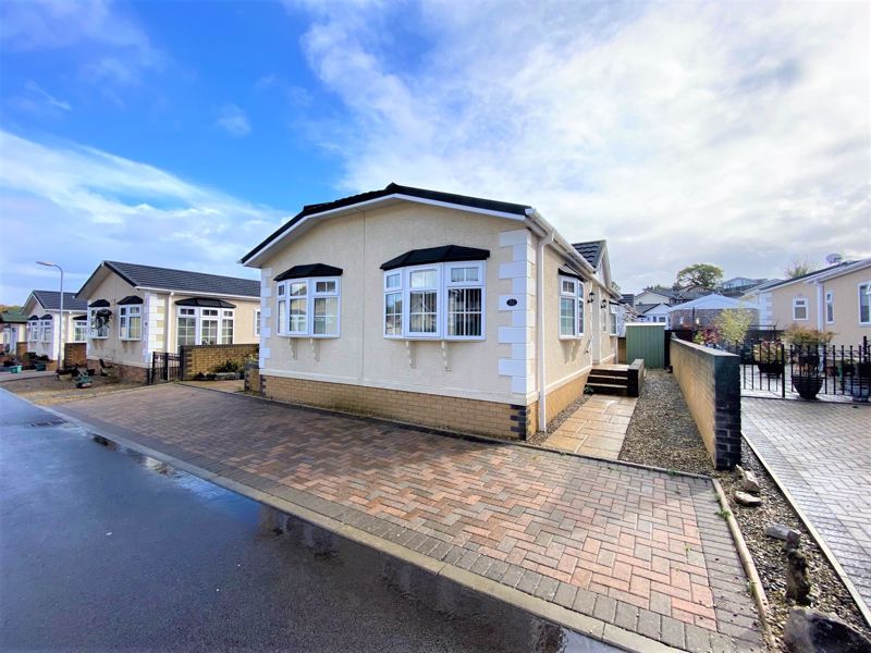 2 bed mobile/park home for sale in Park Avenue, Cambrian Residential