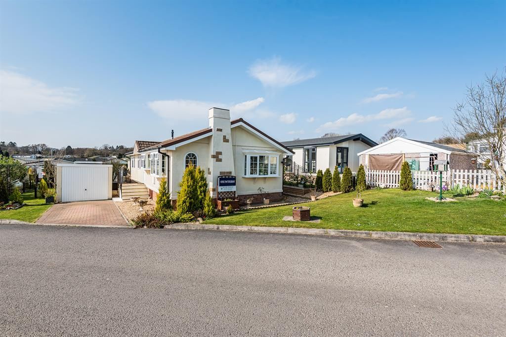 2 bed mobile/park home for sale in 1 The Dell, Caerwnon Park, Builth