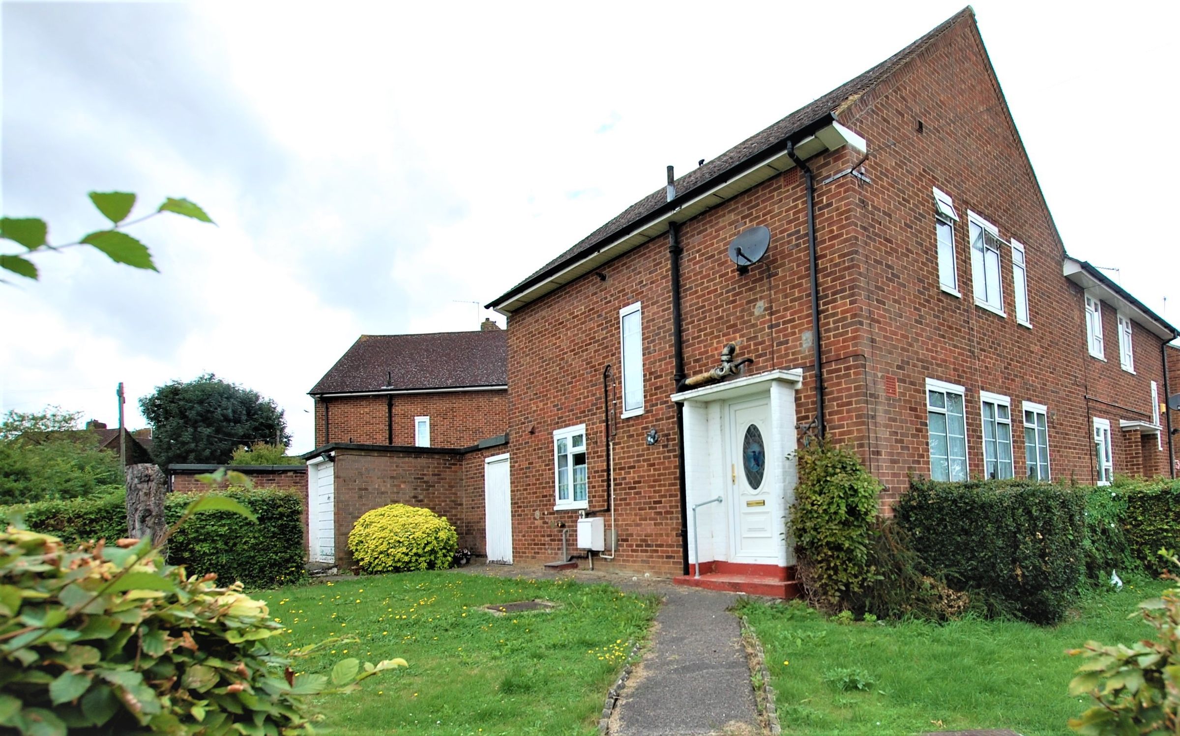 3 bed end terrace house to rent in Hollybush Lane, Welwyn Garden City
