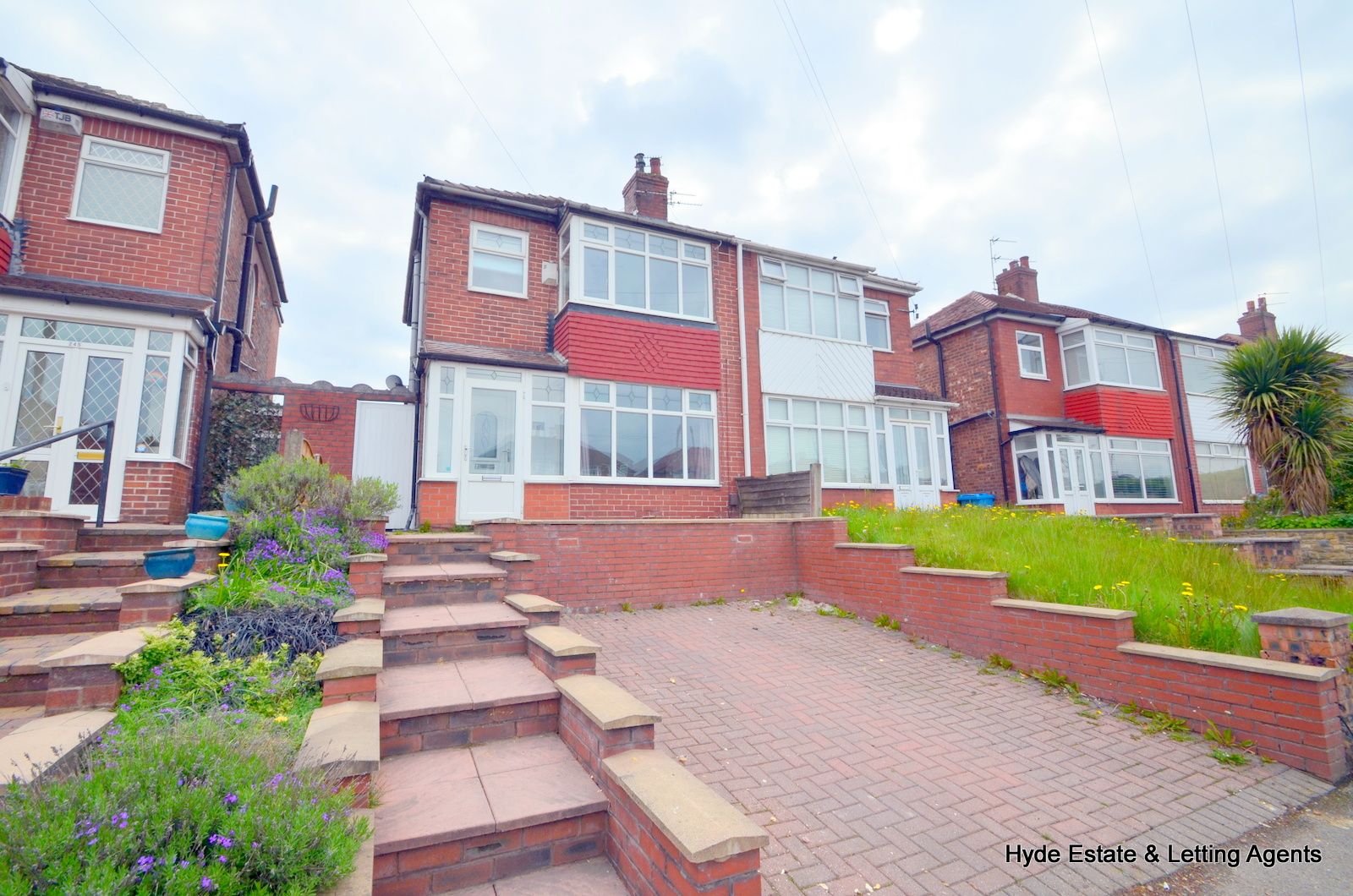 3 bed semidetached house to rent in Hollinwood Avenue, Chadderton